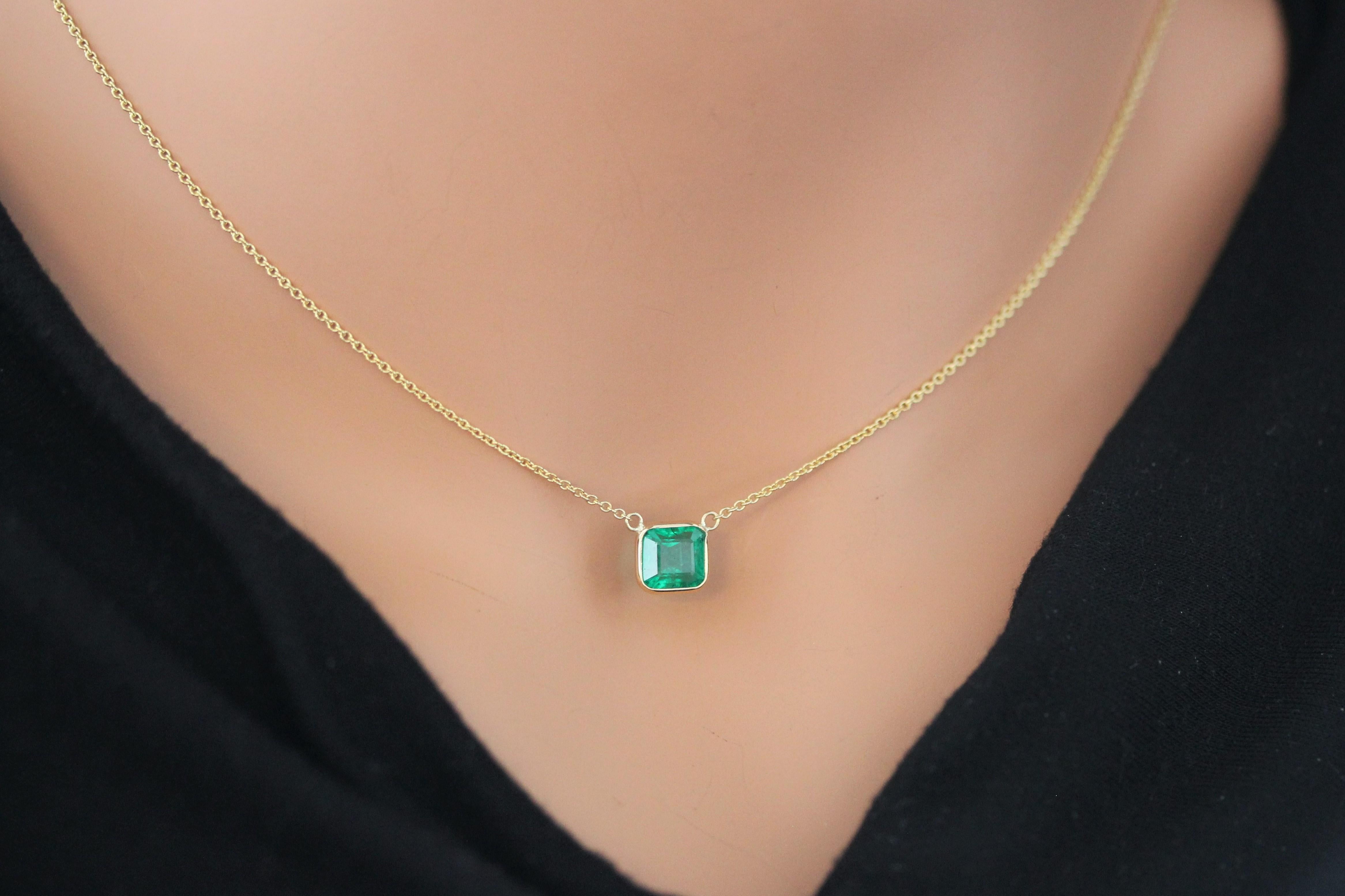 Asscher Cut 1.88 Carat Asscher Emerald Green Fashion Necklaces In 14k Yellow Gold For Sale