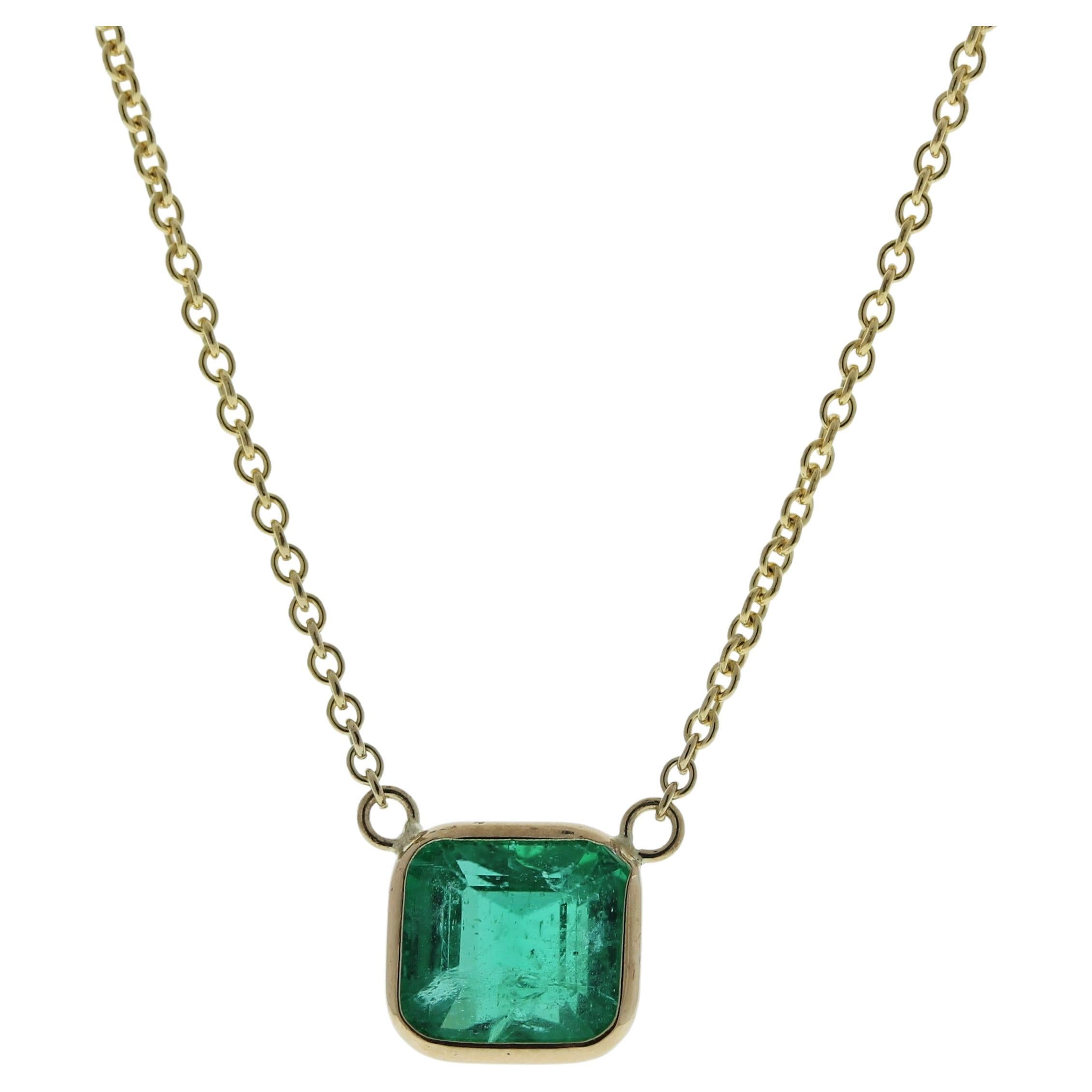 1.88 Carat Asscher Emerald Green Fashion Necklaces In 14k Yellow Gold For Sale