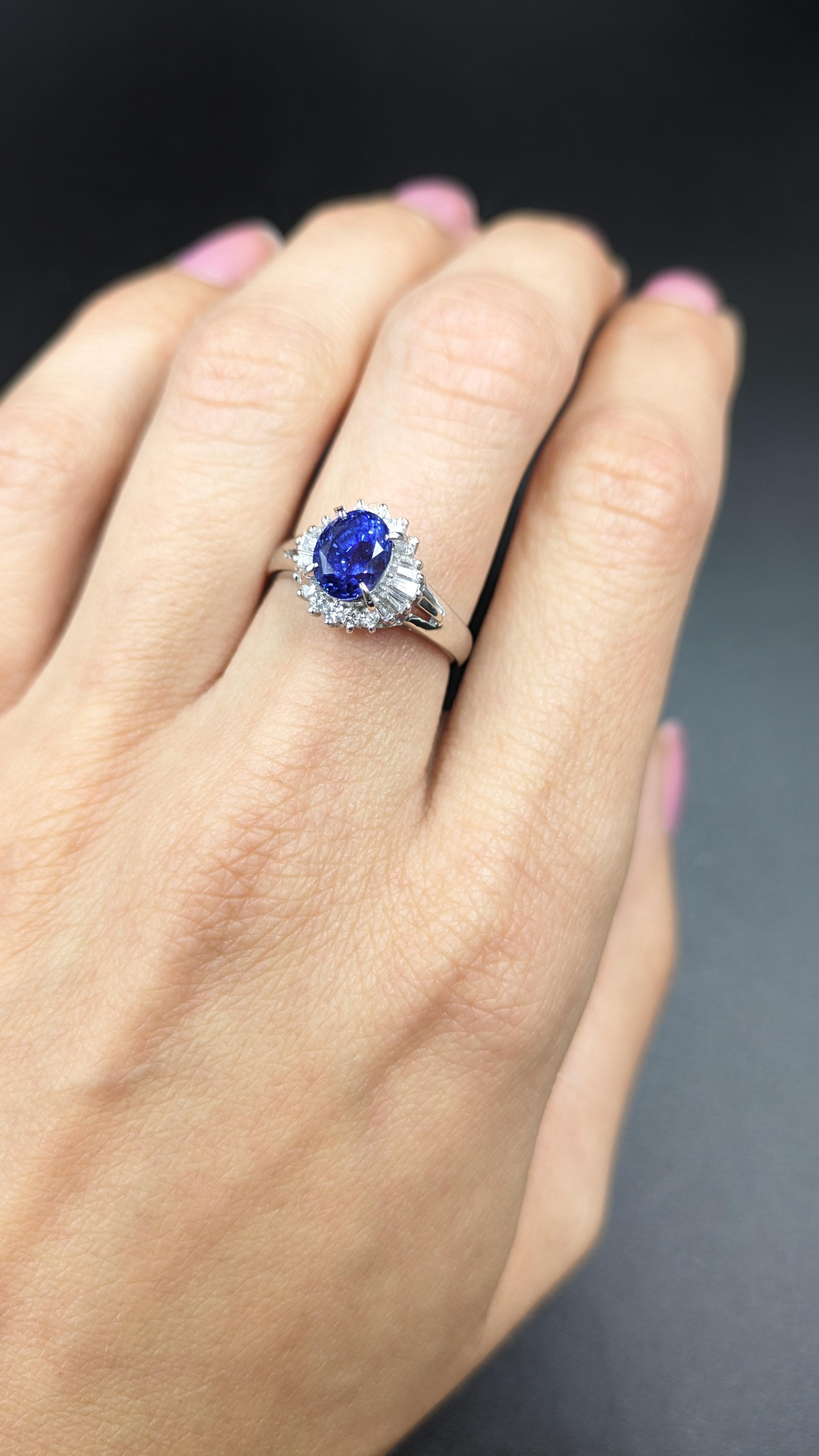 Women's or Men's 1.88 Carat Blue Sapphire Platinum Ring For Sale