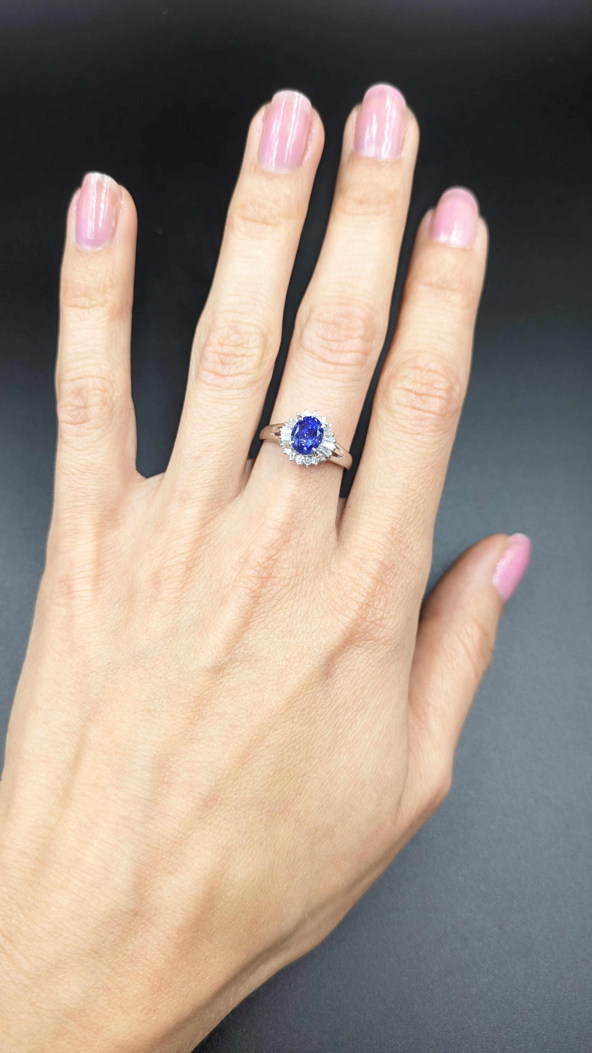 1.88 Carat Blue Sapphire Platinum Ring For Sale 2