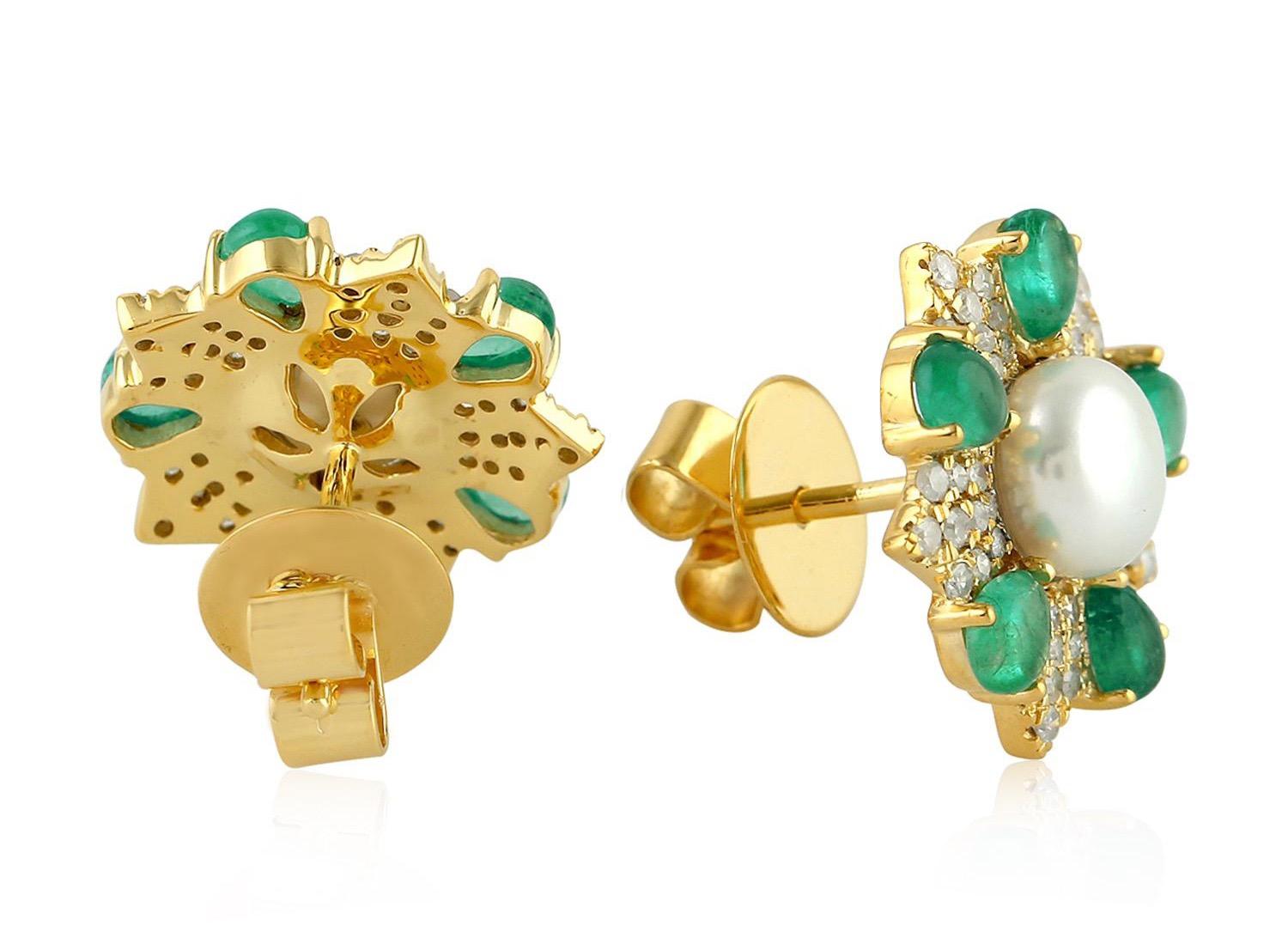 Modern 1.88 Carat Emerald Diamond 14 Karat Gold Flower Stud Earrings For Sale