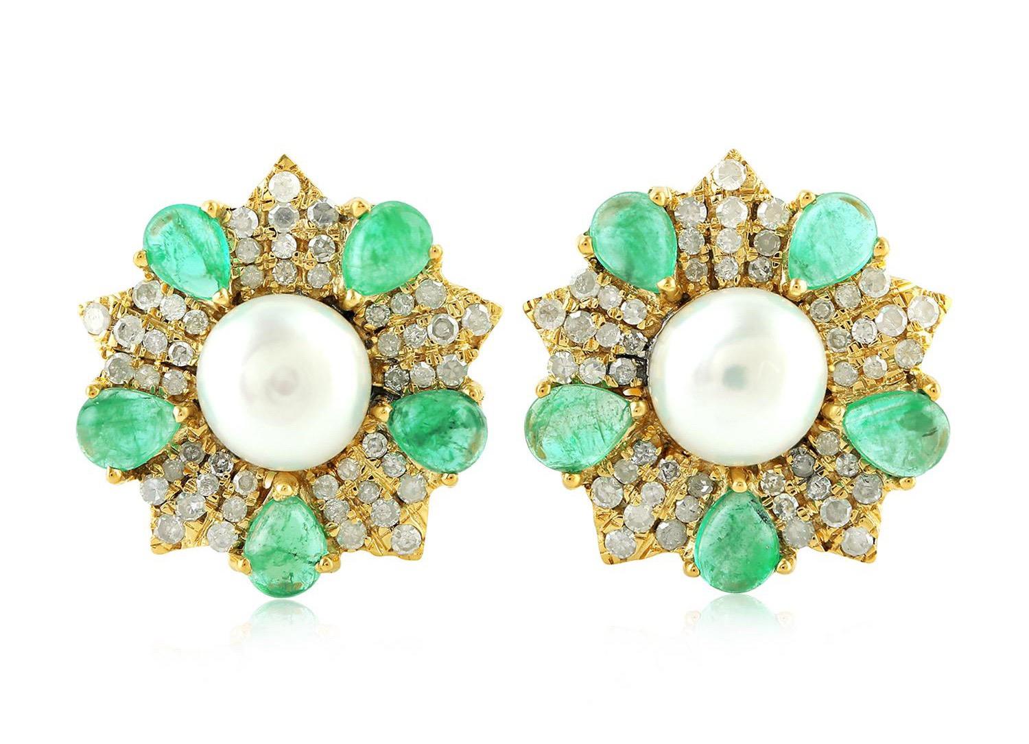 Mixed Cut 1.88 Carat Emerald Diamond 14 Karat Gold Flower Stud Earrings For Sale