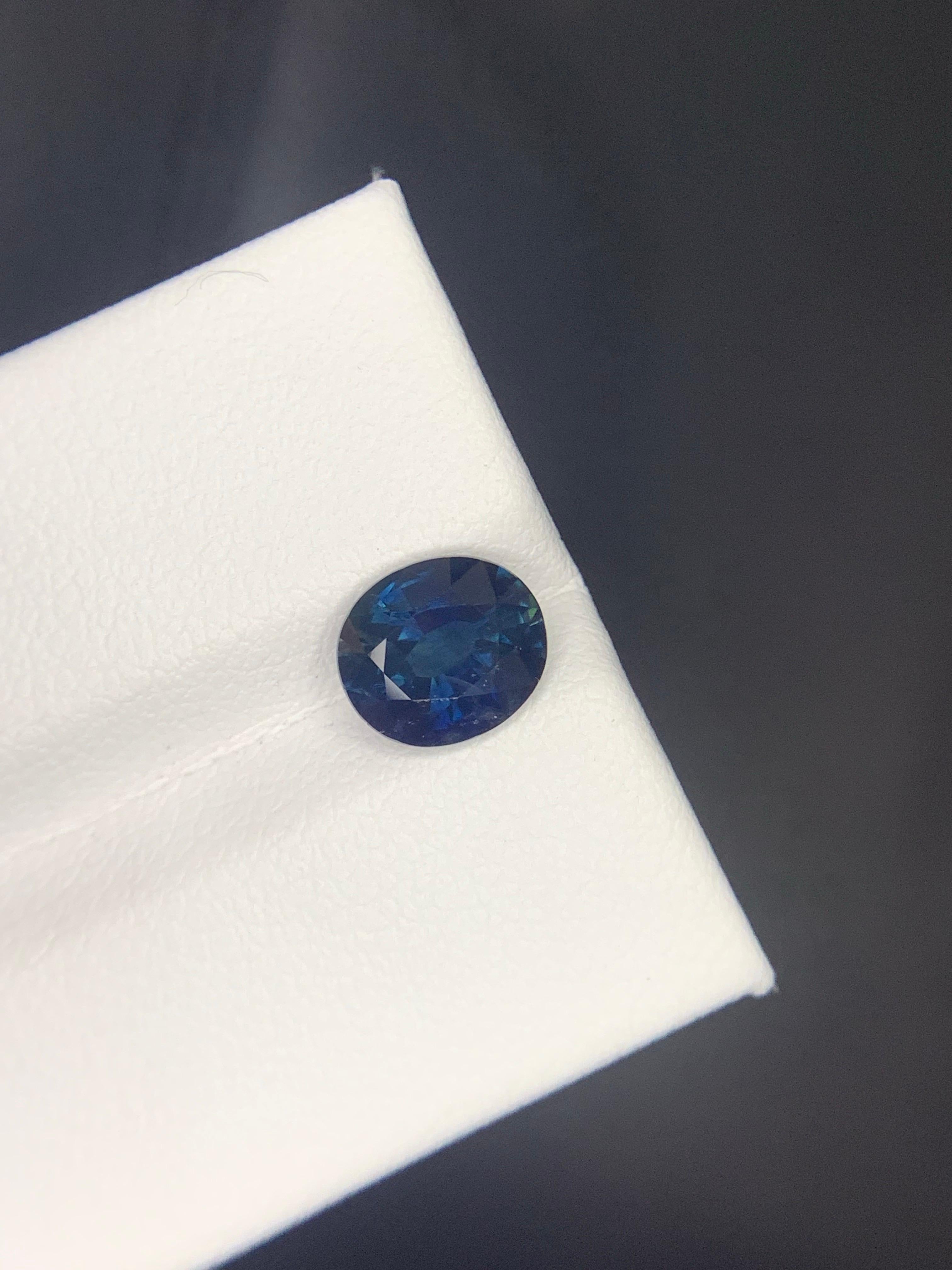Femenino o masculino 1,88 quilates de zafiro natural suelto con forma oval de Madagascar en venta