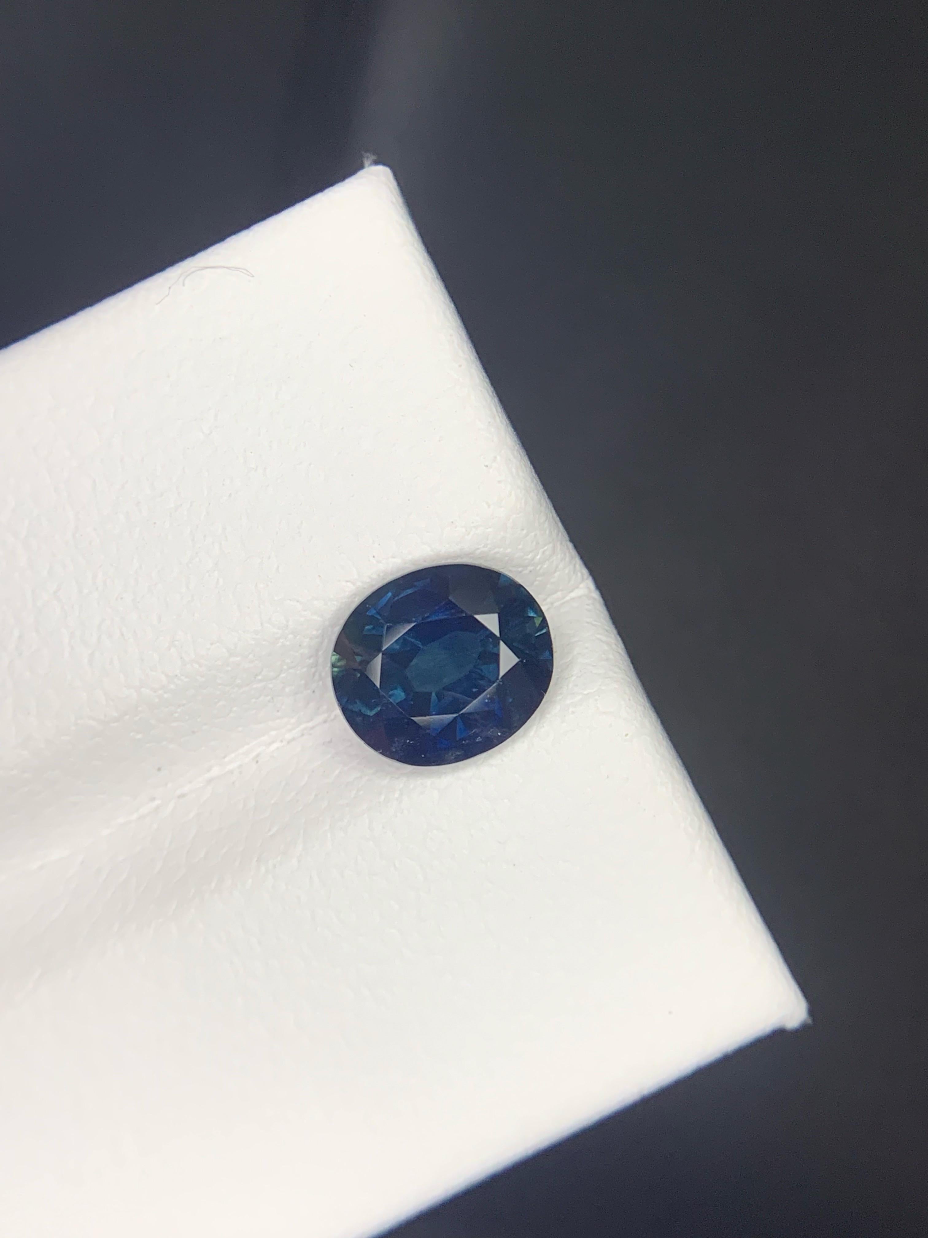 1,88 quilates de zafiro natural suelto con forma oval de Madagascar en venta 1