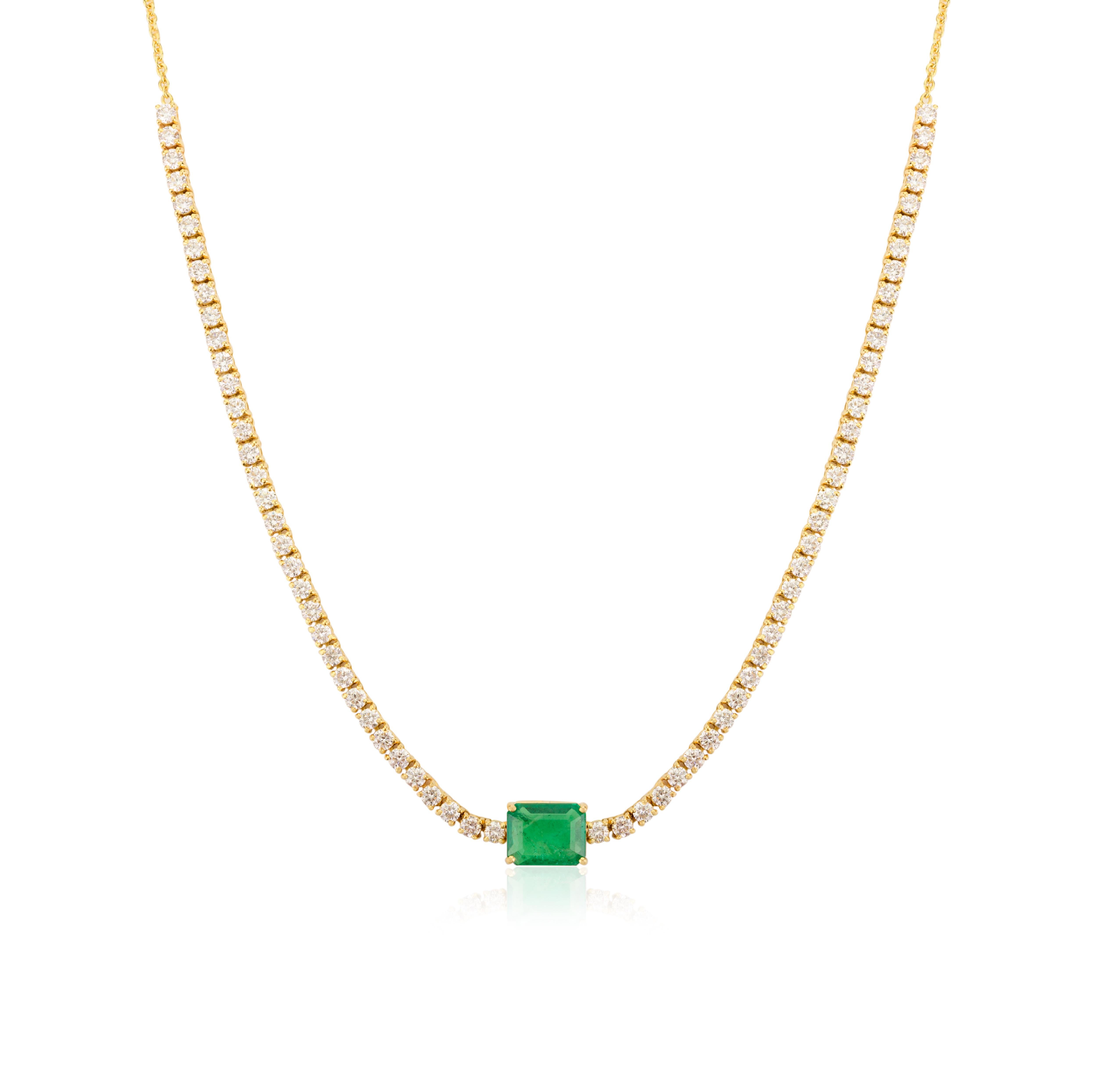 Taille octogone Chaîne collier en or jaune massif 14 carats avec diamants et émeraude taille octogonale de 1,88 carat en vente