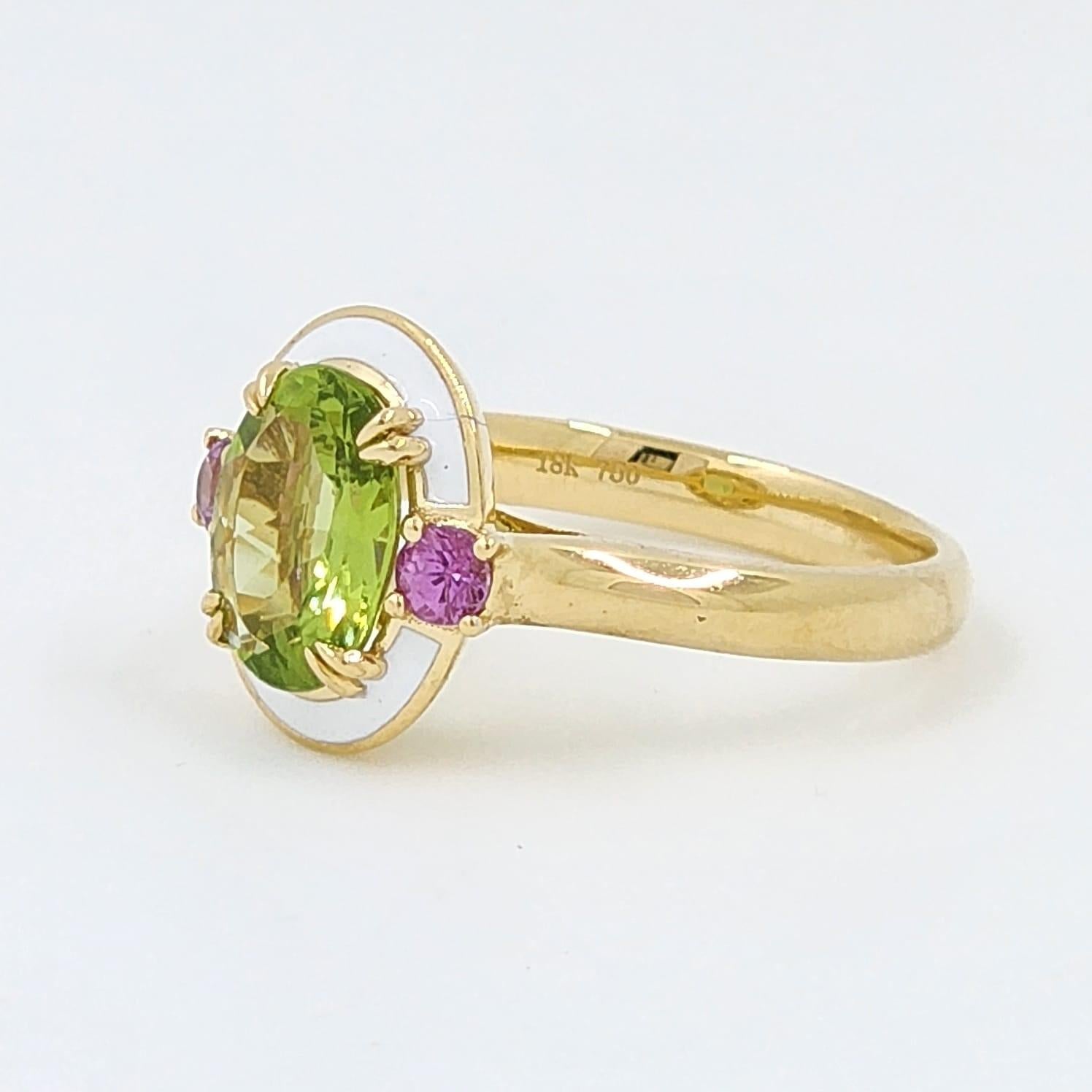 1.88 Carat Peridot Enamel Art Deco Cocktail Ring in 18k Yellow Gold In New Condition For Sale In Hong Kong, HK