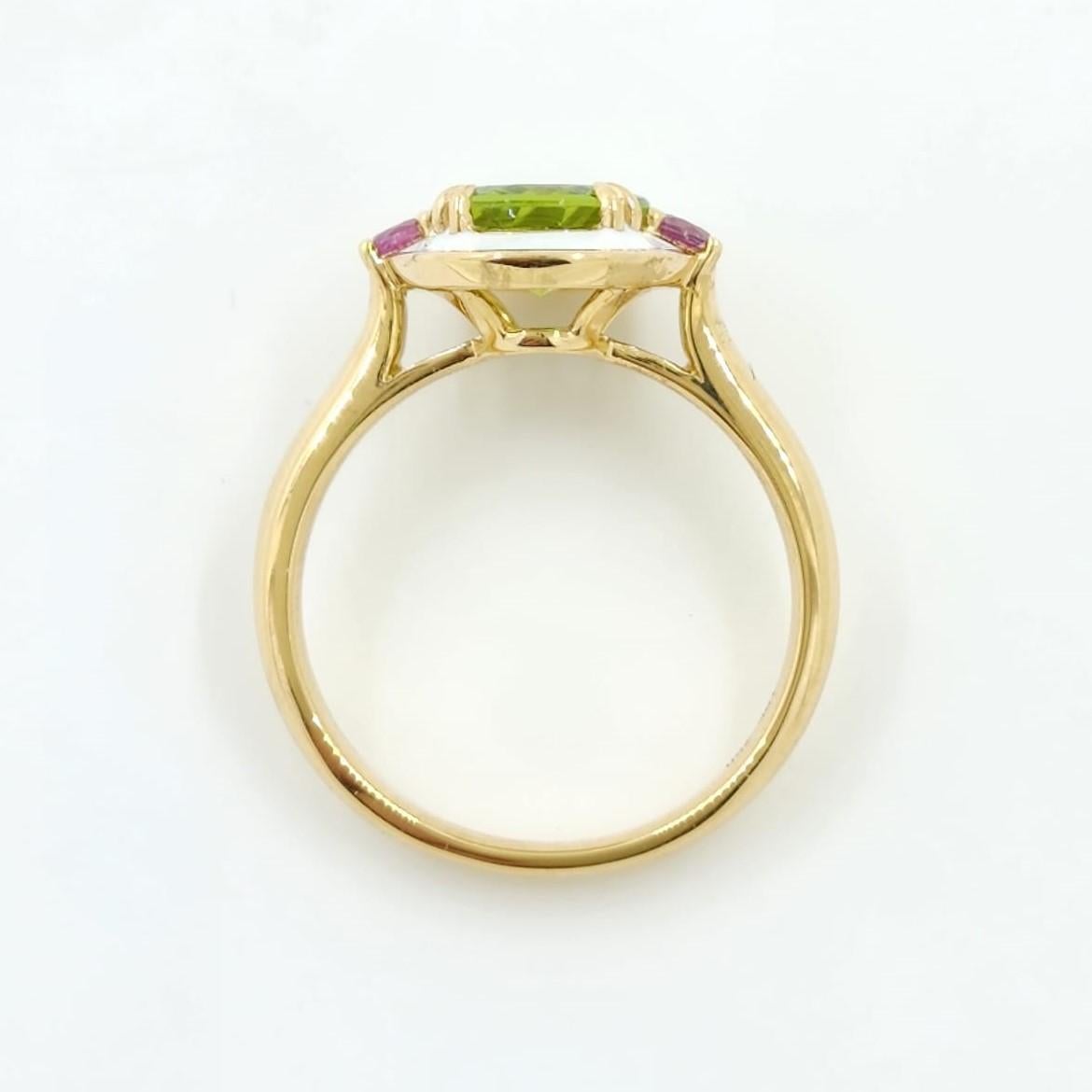 1.88 Carat Peridot Enamel Art Deco Cocktail Ring in 18k Yellow Gold For Sale 1