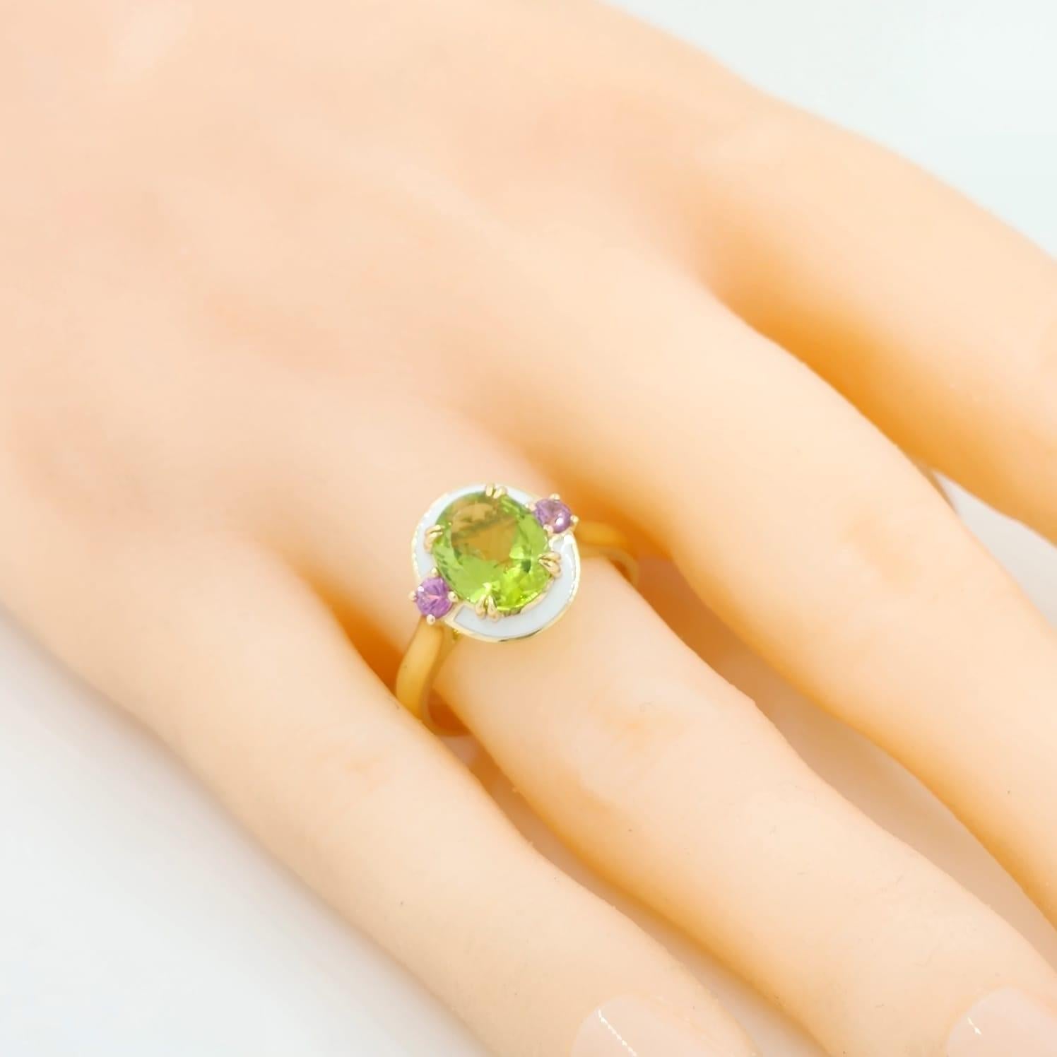 1.88 Carat Peridot Enamel Art Deco Cocktail Ring in 18k Yellow Gold For Sale 2