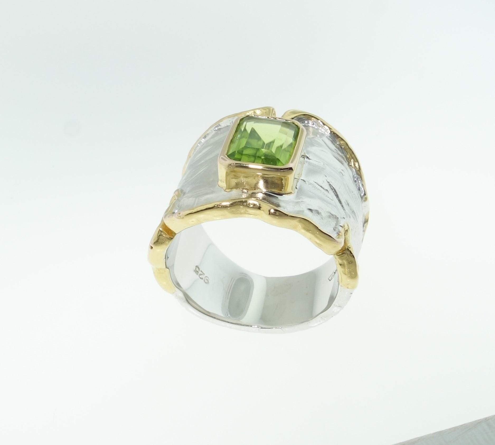 Contemporary 1.88 Carat Peridot Solitaire Gold and Sterling Silver Ring