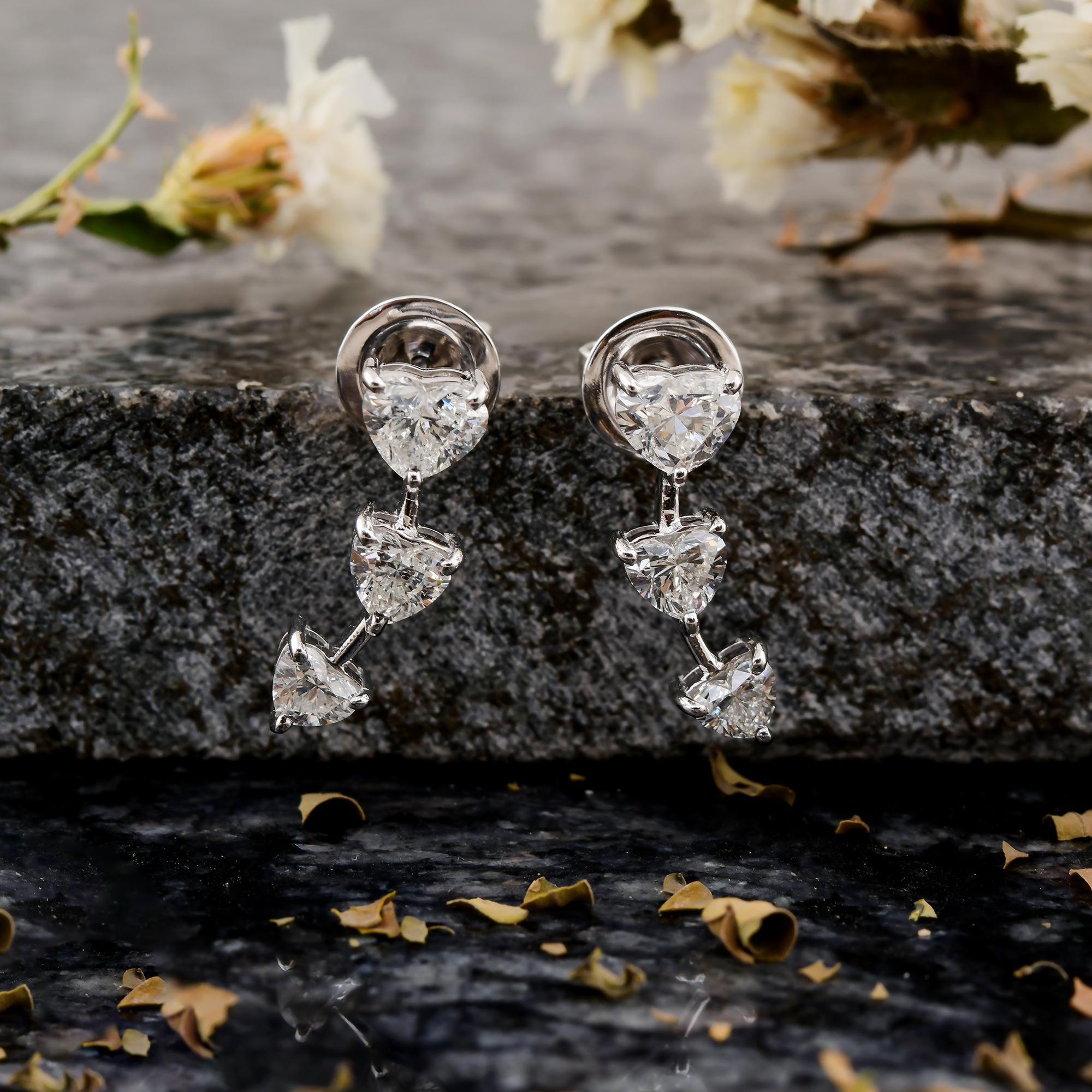1,88 Karat SI Reinheit HI Farbe Herzform Diamant-Ohrringe 18 Karat Weißgold im Zustand „Neu“ im Angebot in Diera, Dubai