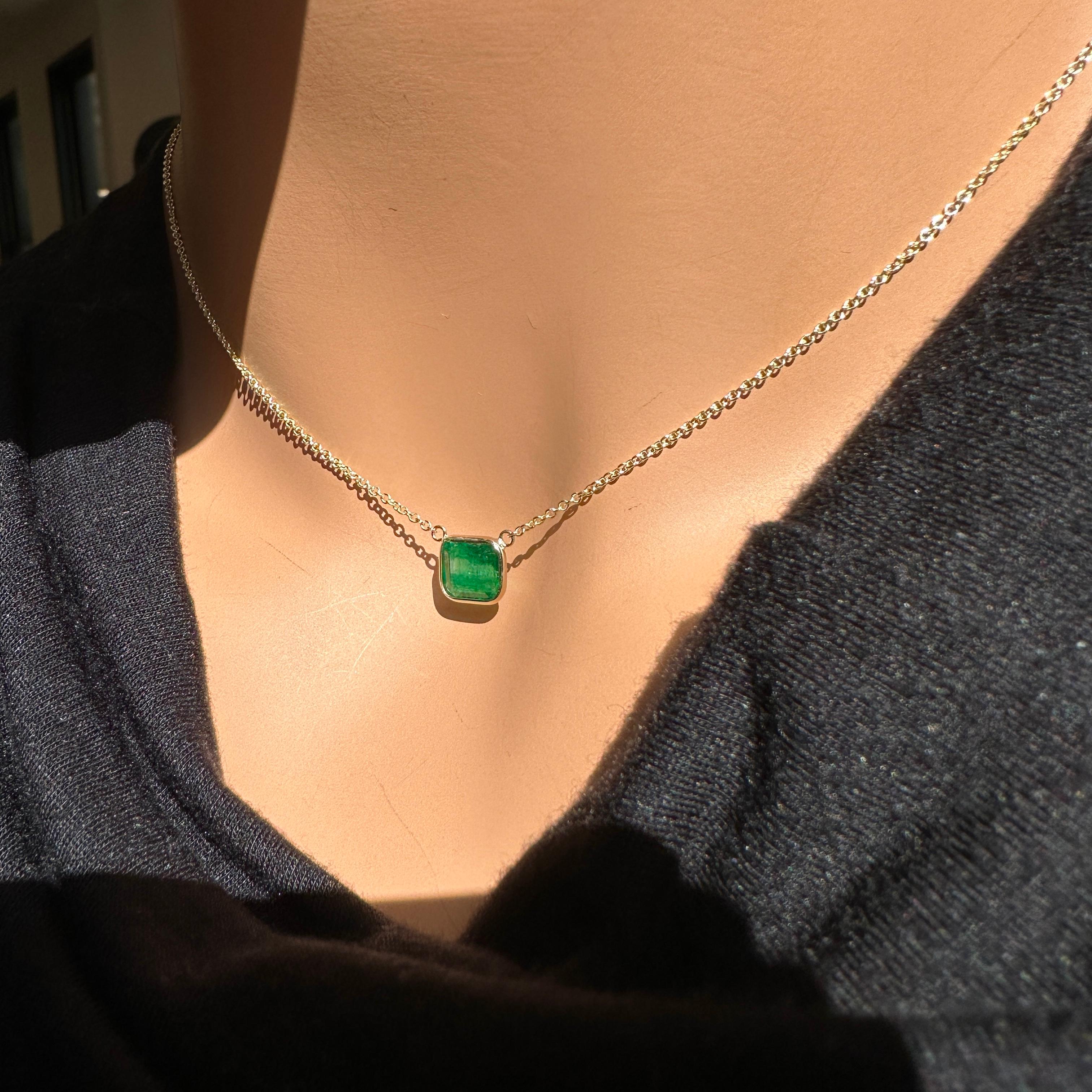 1,88 Karat Gewicht Grüner Smaragd Smaragdschliff Solitär Halskette in 14k YG (Asscher-Schliff) im Angebot
