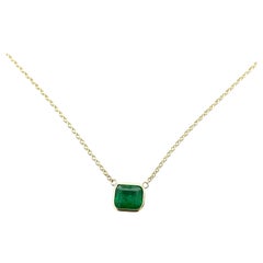 1,88 Karat Gewicht Grüner Smaragd Smaragdschliff Solitär Halskette in 14k YG