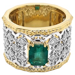Anillo de oro amarillo y blanco con esmeralda y diamantes de 1,88 quilates