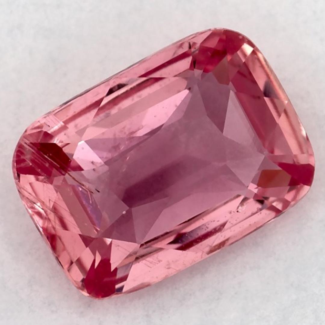 Ein sehr wertvoller September-Geburtsstein mit einer bezaubernden rosa Farbe. Man glaubt, dass sie dem Leben Glück und Reichtum bringen.

Entdecken Sie die lebendige Kollektion von Smaragden, Rubinen und Saphiren in unserem Geschäft, die als lose