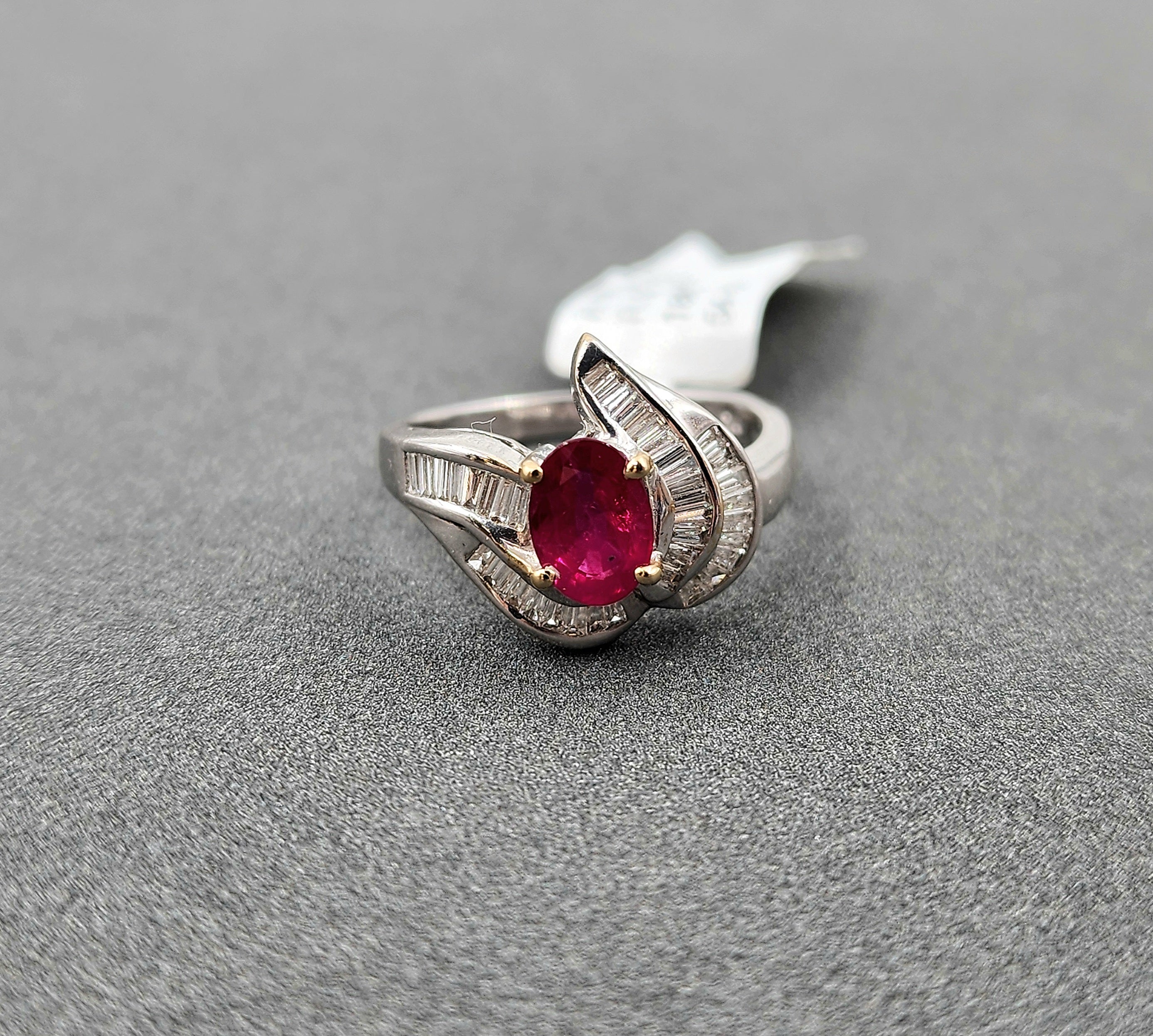 1.88 Karat Rubin & Diamantring