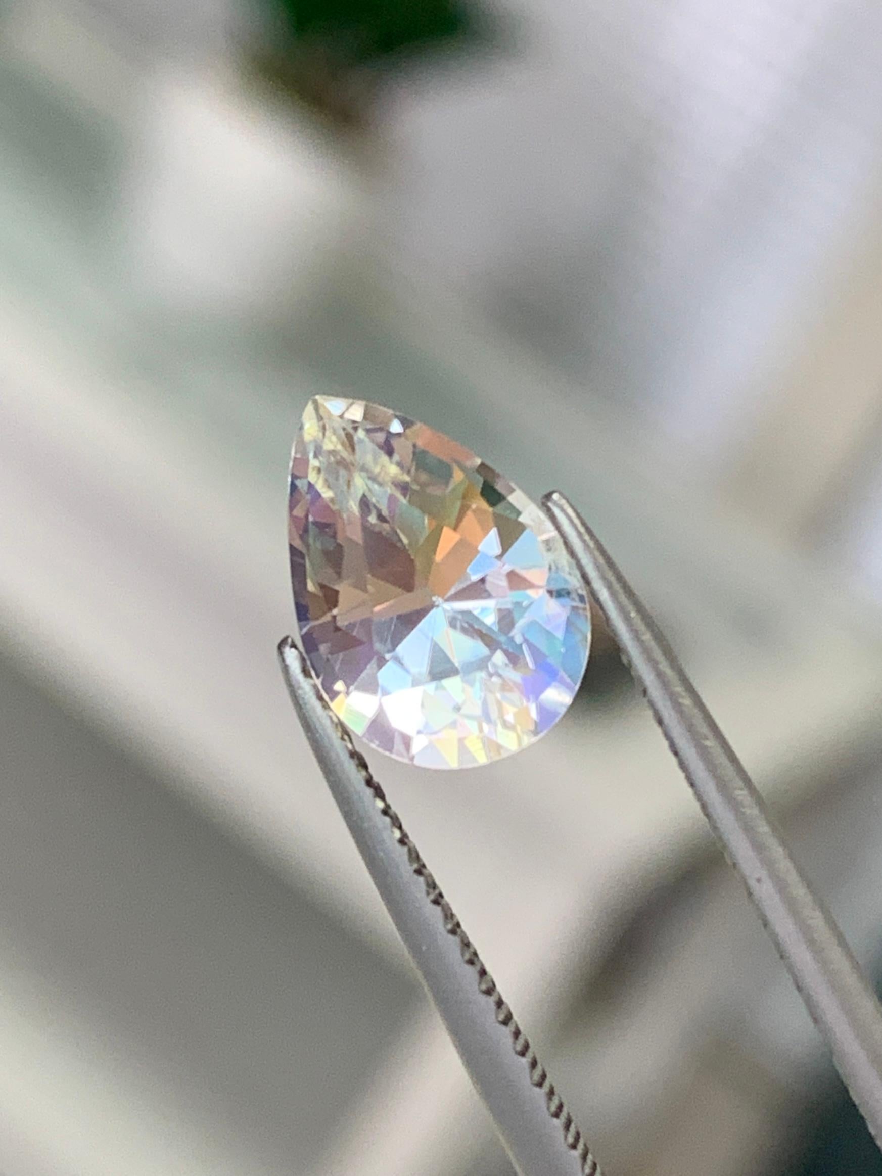 Magnifique arc-en-ciel en pierre de lune Feldspar naturelle de qualité supérieure certifiée de Birmanie de 1,88 carat en vente 1
