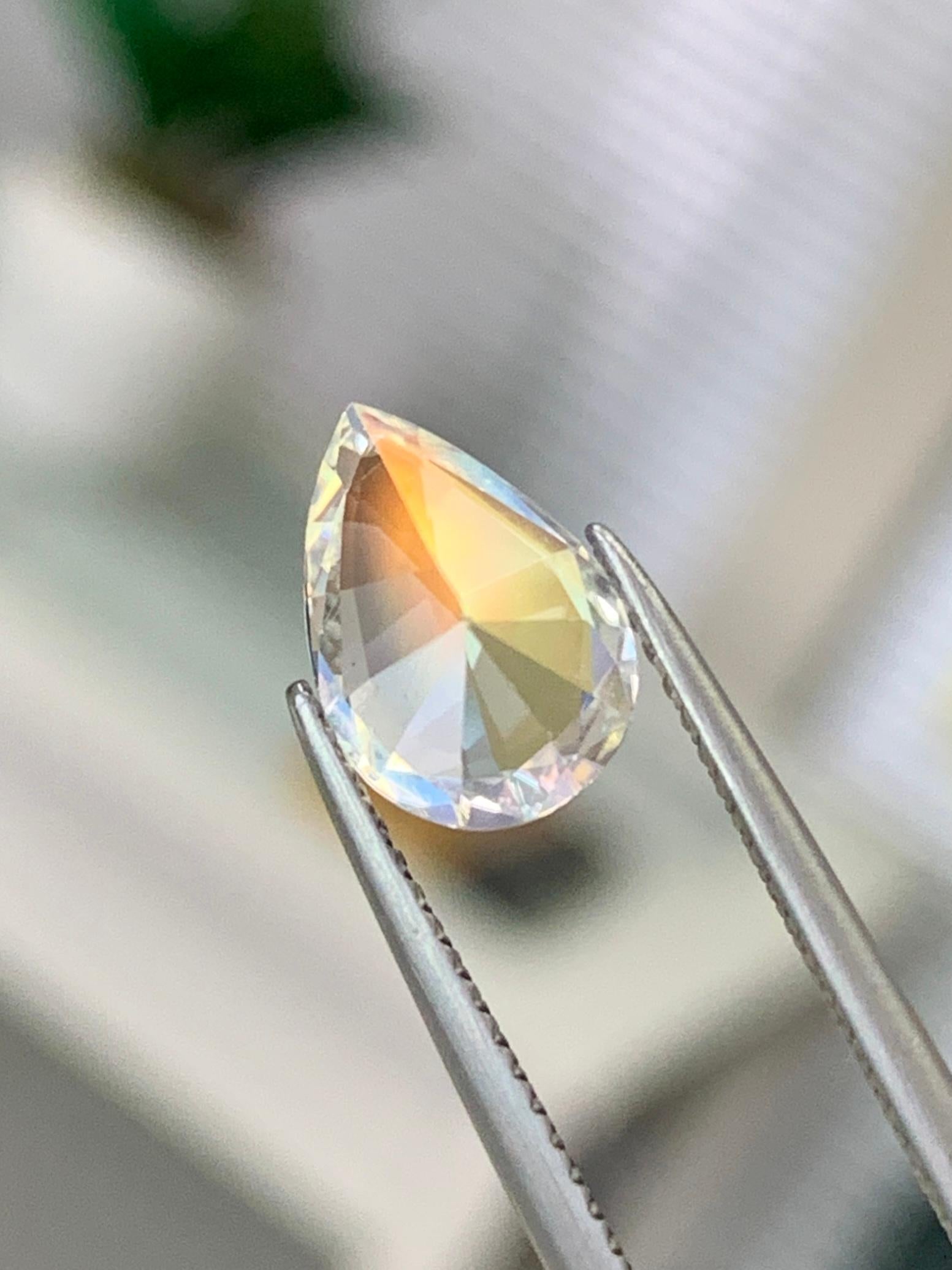 Magnifique arc-en-ciel en pierre de lune Feldspar naturelle de qualité supérieure certifiée de Birmanie de 1,88 carat en vente 3