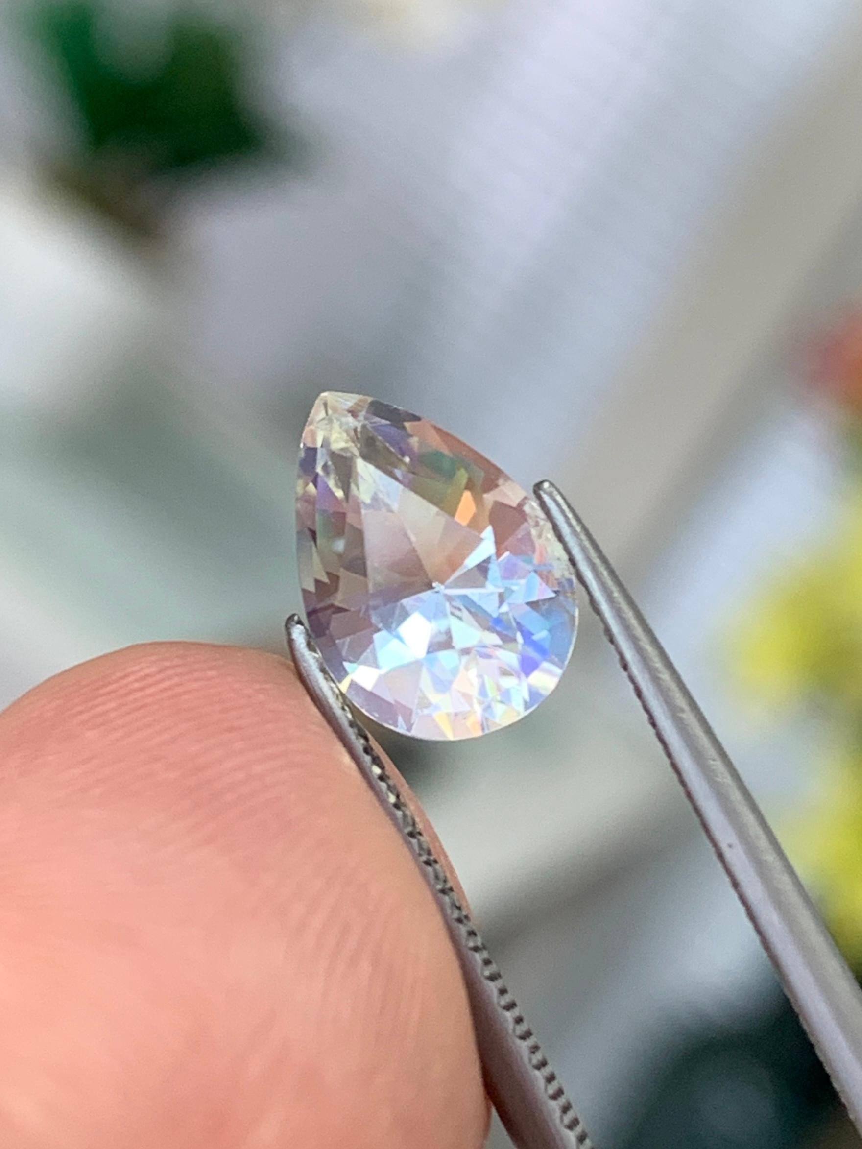 Magnifique arc-en-ciel en pierre de lune Feldspar naturelle de qualité supérieure certifiée de Birmanie de 1,88 carat en vente 4