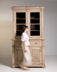 1880-1889 Francia: credenza in rovere cerato con finitura bianca invecchiata e vetrata