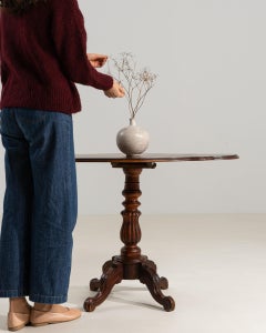 1880-1889 United Kingdom Rich Mahogany Tilt-Top Pedestal Table
