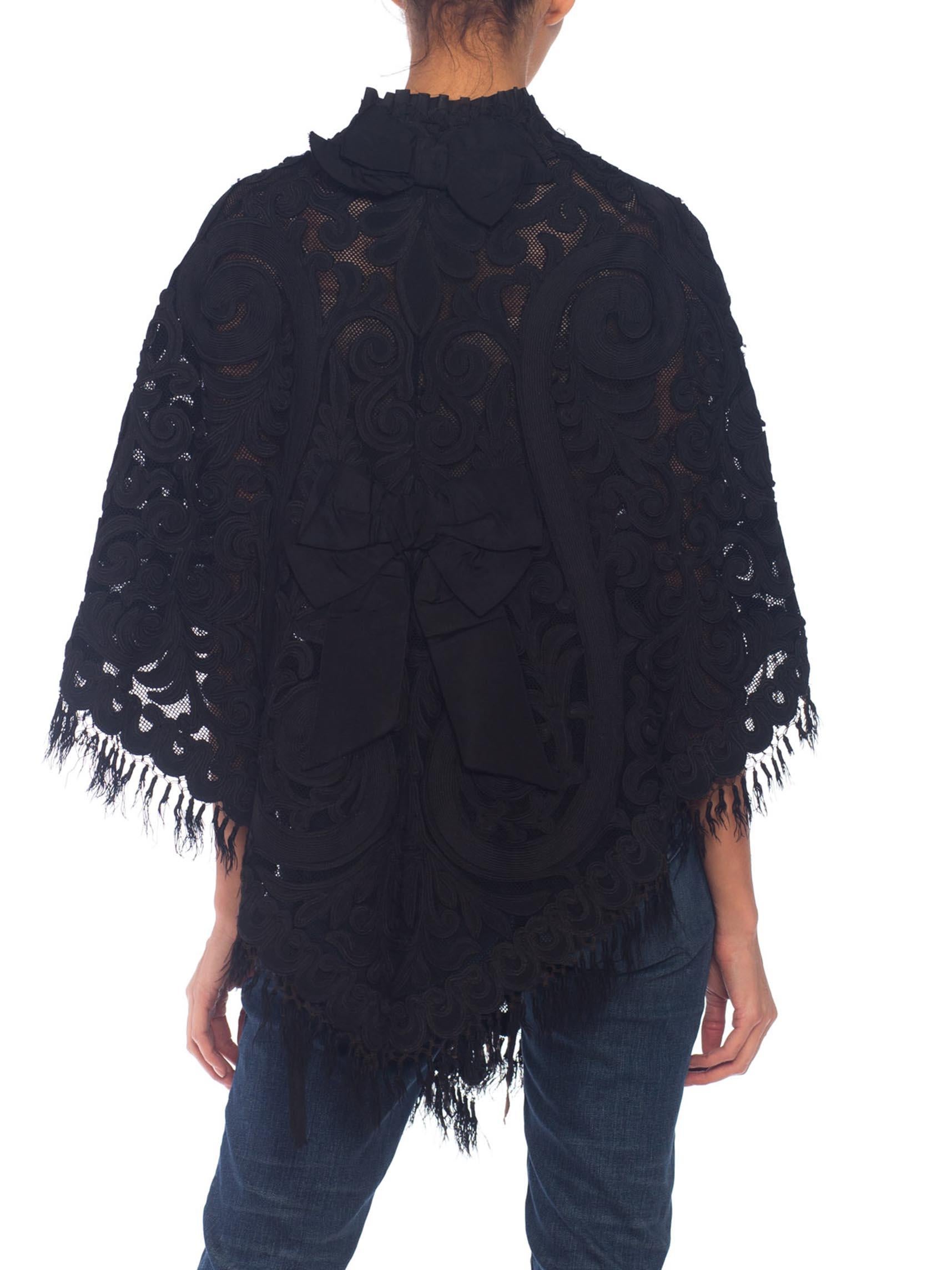 Schwarzer viktorianischer Mantelumhang aus Seide und Baumwollnetz im Dolman-Stil mit Applikationen Damen im Angebot