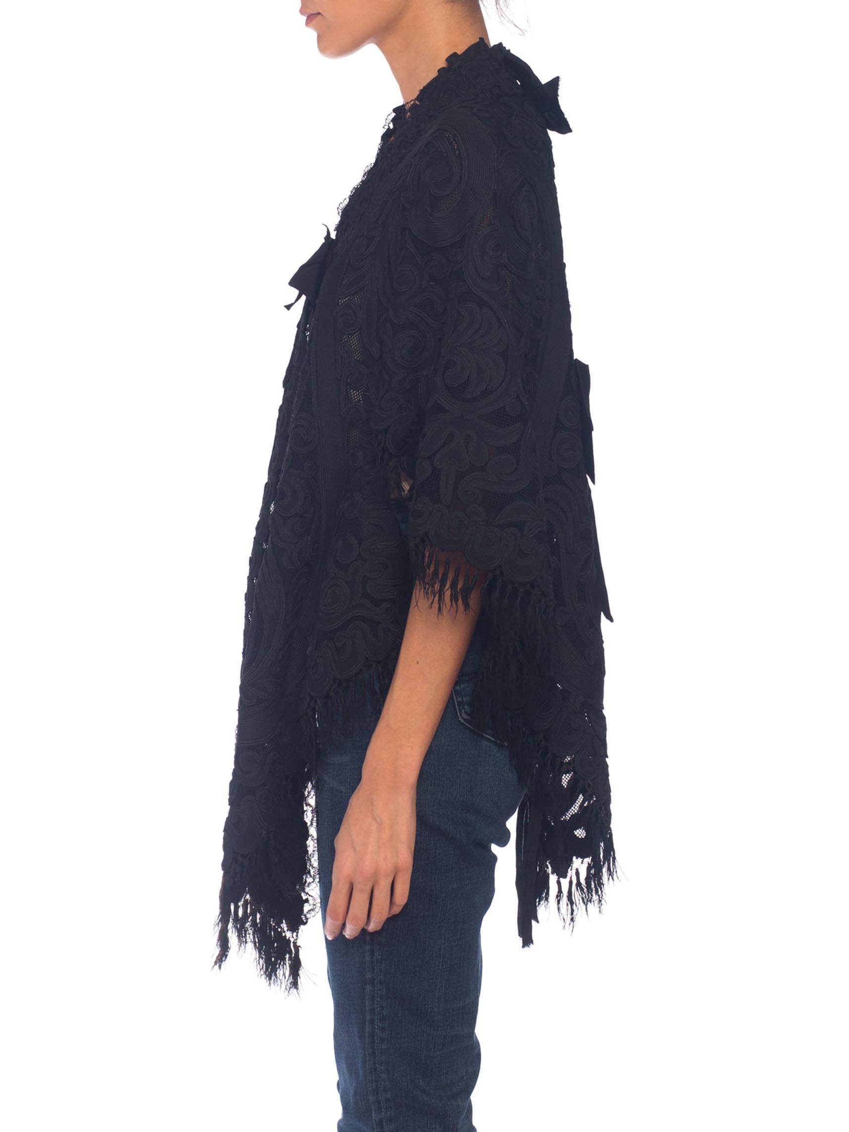 Schwarzer viktorianischer Mantelumhang aus Seide und Baumwollnetz im Dolman-Stil mit Applikationen im Angebot 1