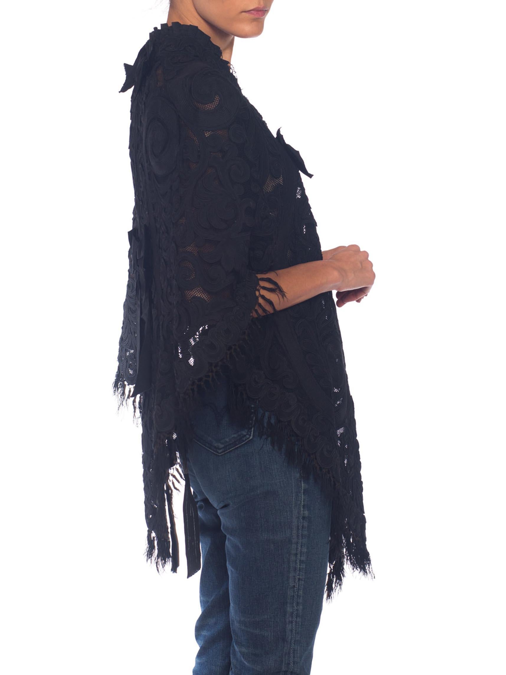 Schwarzer viktorianischer Mantelumhang aus Seide und Baumwollnetz im Dolman-Stil mit Applikationen im Angebot 2