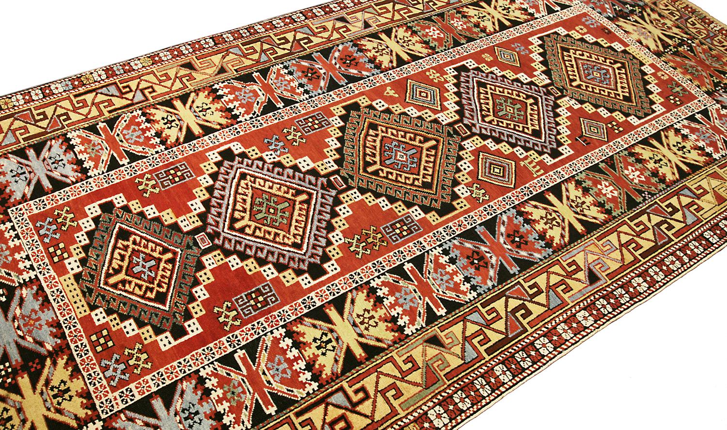 Feiner antiker kaukasischer Schirwan-Teppich aus rostfarbener und blauer Wolle von 1880 bis 1900 (Kasachisch) im Angebot