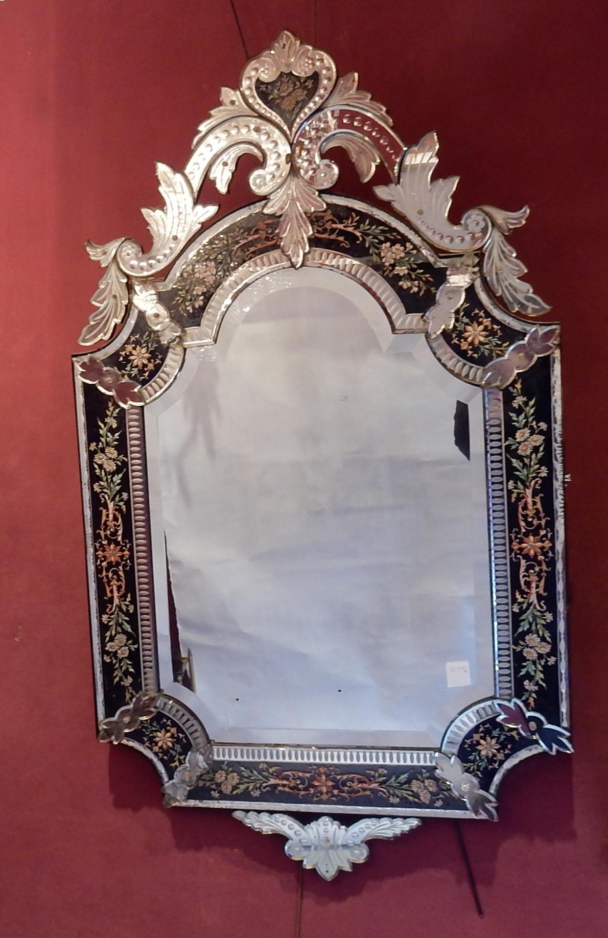 Venice rectangular mirror silvering emailed with flowers, the centre is beveled, good condition, circa 1880-1900.