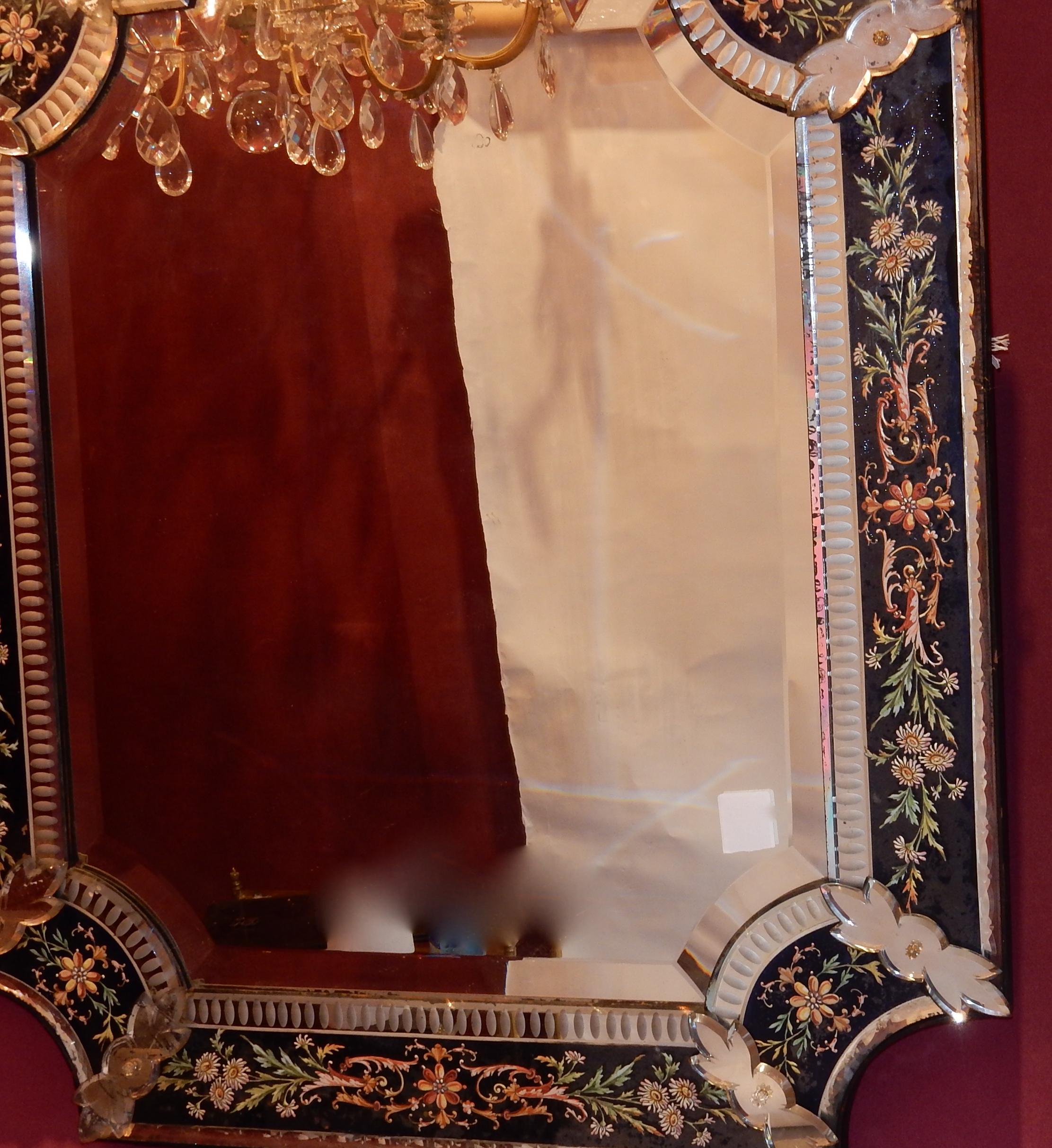 Fin du XIXe siècle Miroir vénitien N3 à fronton avec fronton, verre bleu orné de fleurs, 1880-1900 en vente