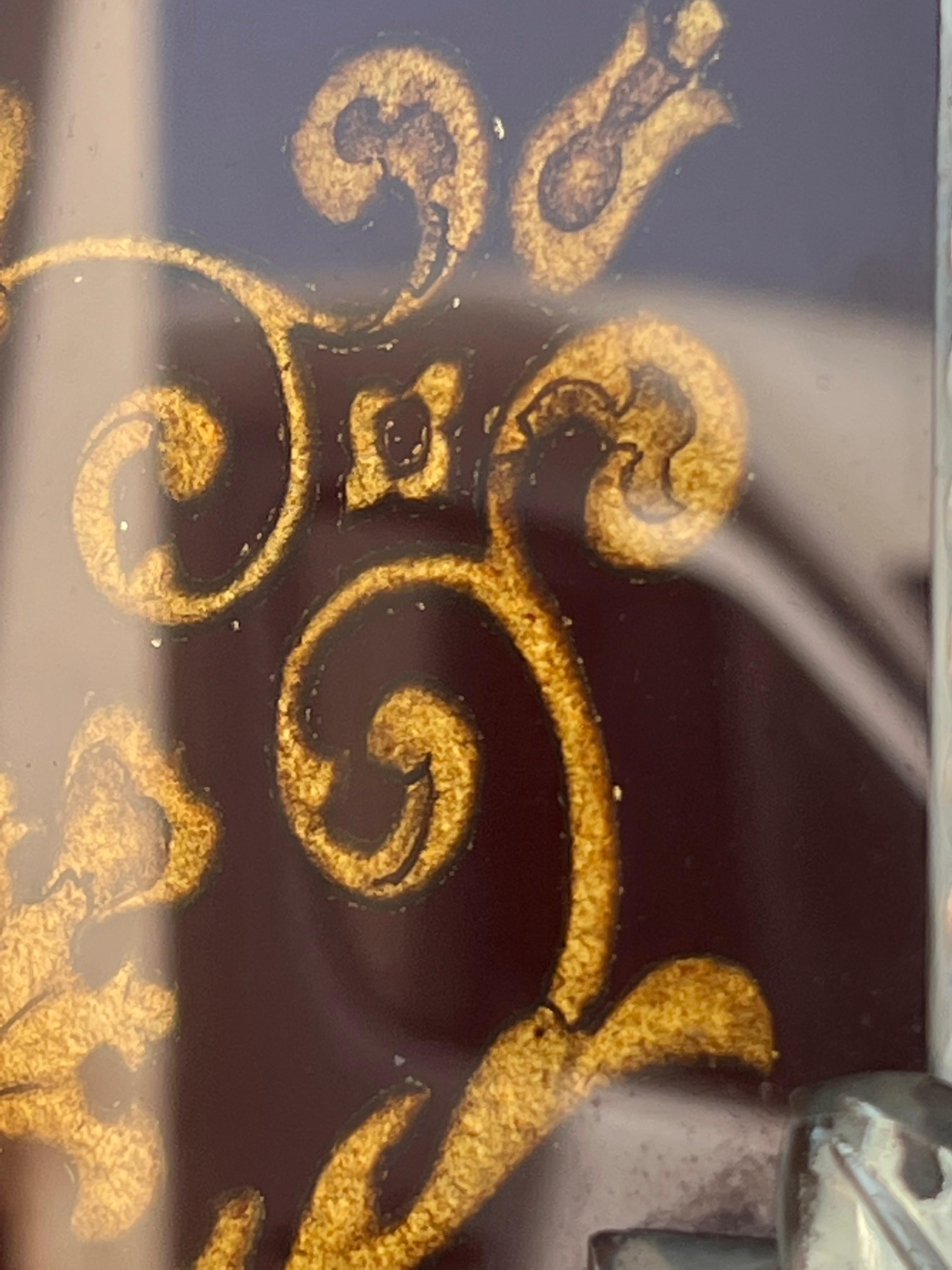 XIXe siècle Miroir vénitien avec fronton en verre grenat orné de fleurs, 1880-1900 en vente