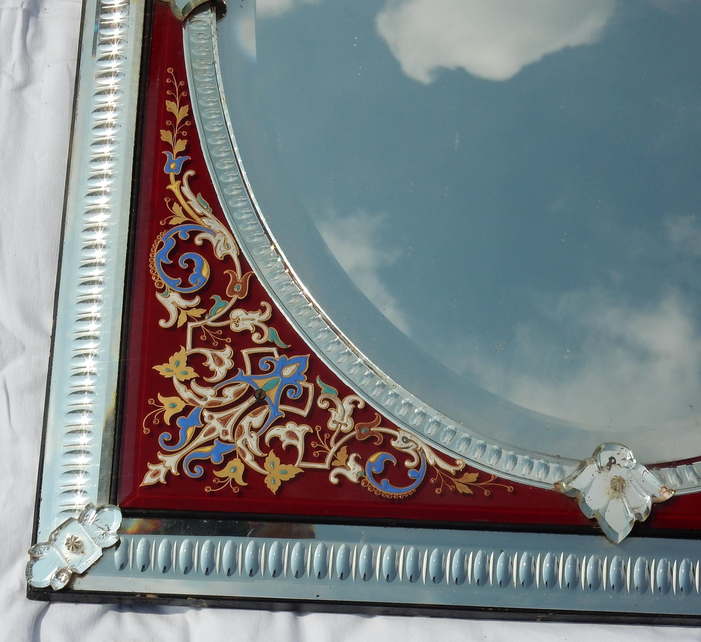Miroir rectangulaire de Venise couleur rouge argenté émaillé de fleurs, le centre est biseauté, bon état, hauteur sans fronton 93 cm, vers 1880-1900