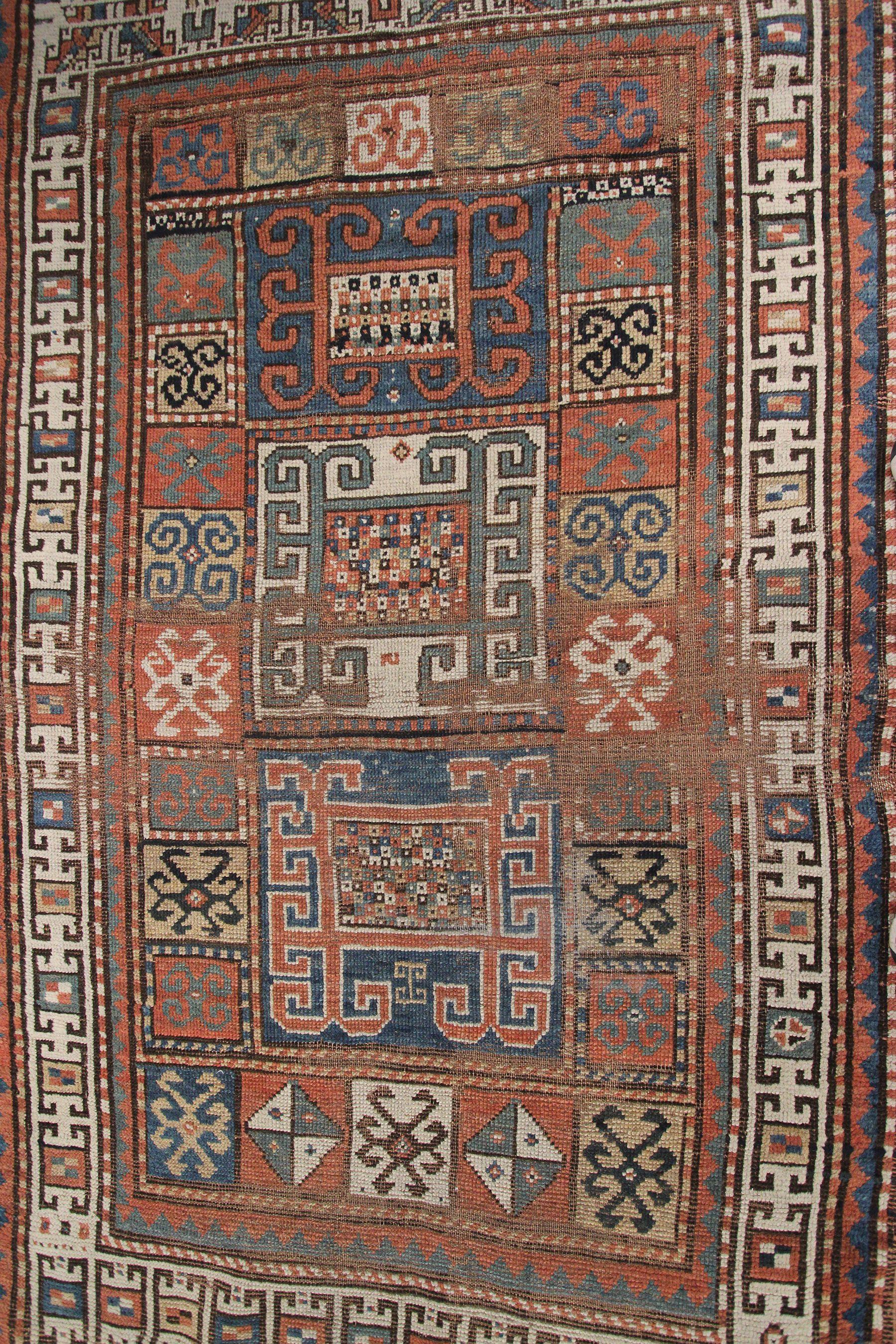 Antiker kaukasischer Teppich, antiker kaukasischer Kazak-Teppich, geometrisch, 1880 (Handgeknüpft) im Angebot