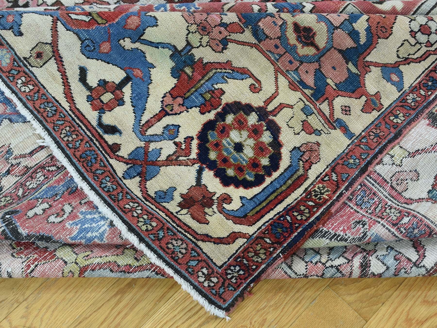 1880 Antique Hand Knotted Persian Serapi Rug Red/Ivory For Sale 3