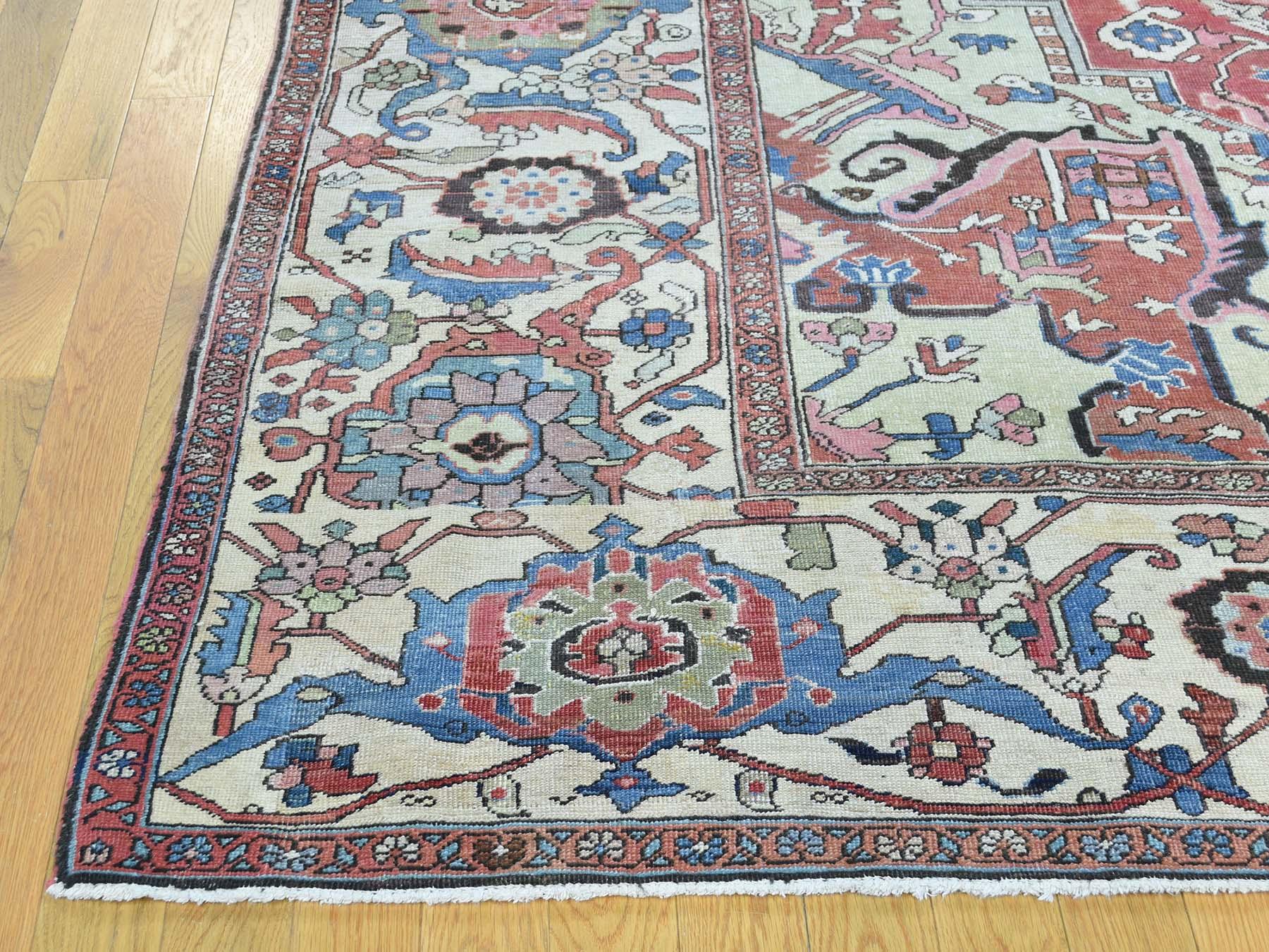 1880 Antique Hand Knotted Persian Serapi Rug Red/Ivory For Sale 1
