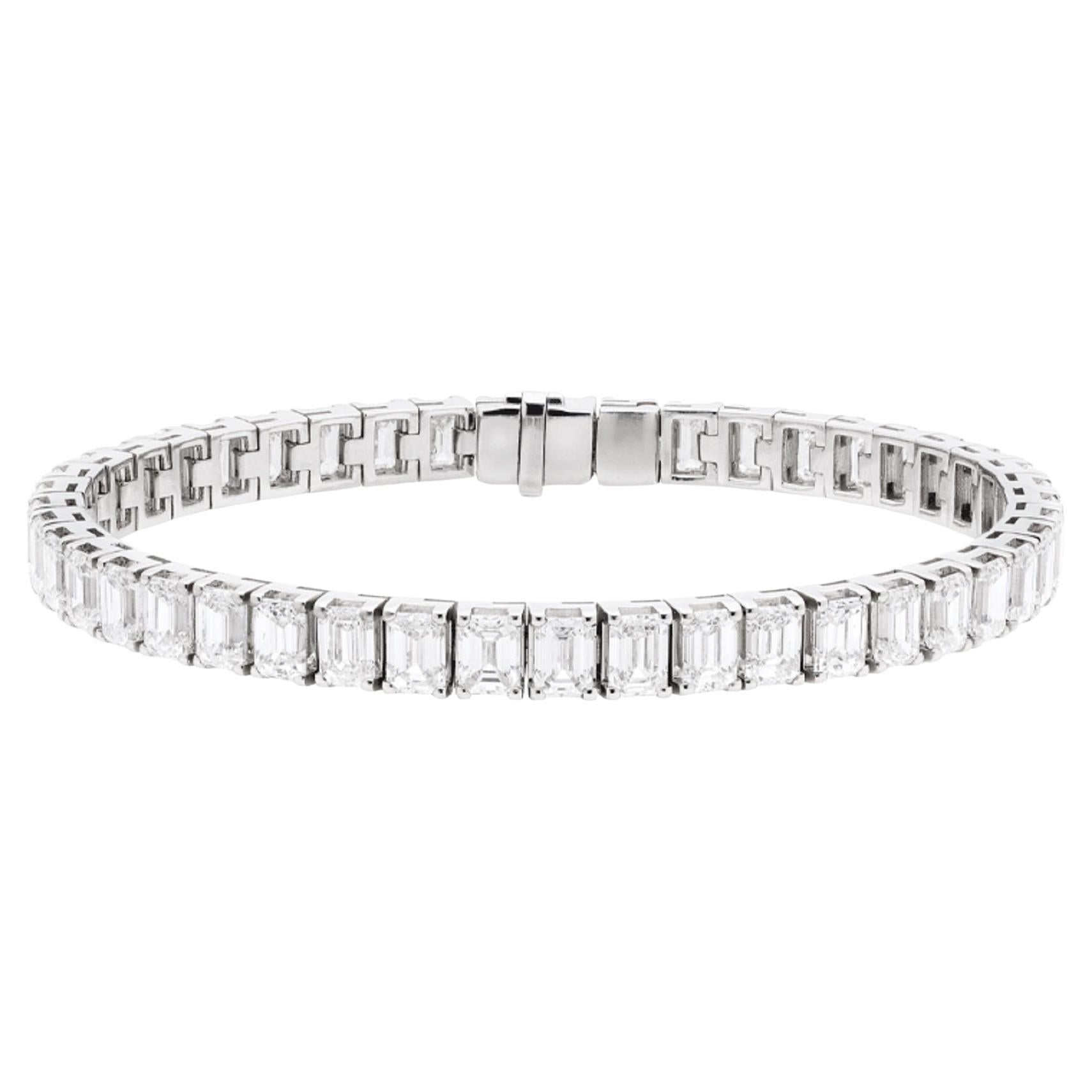 Bracelet en platine avec diamants taille émeraude de 18,60 carats