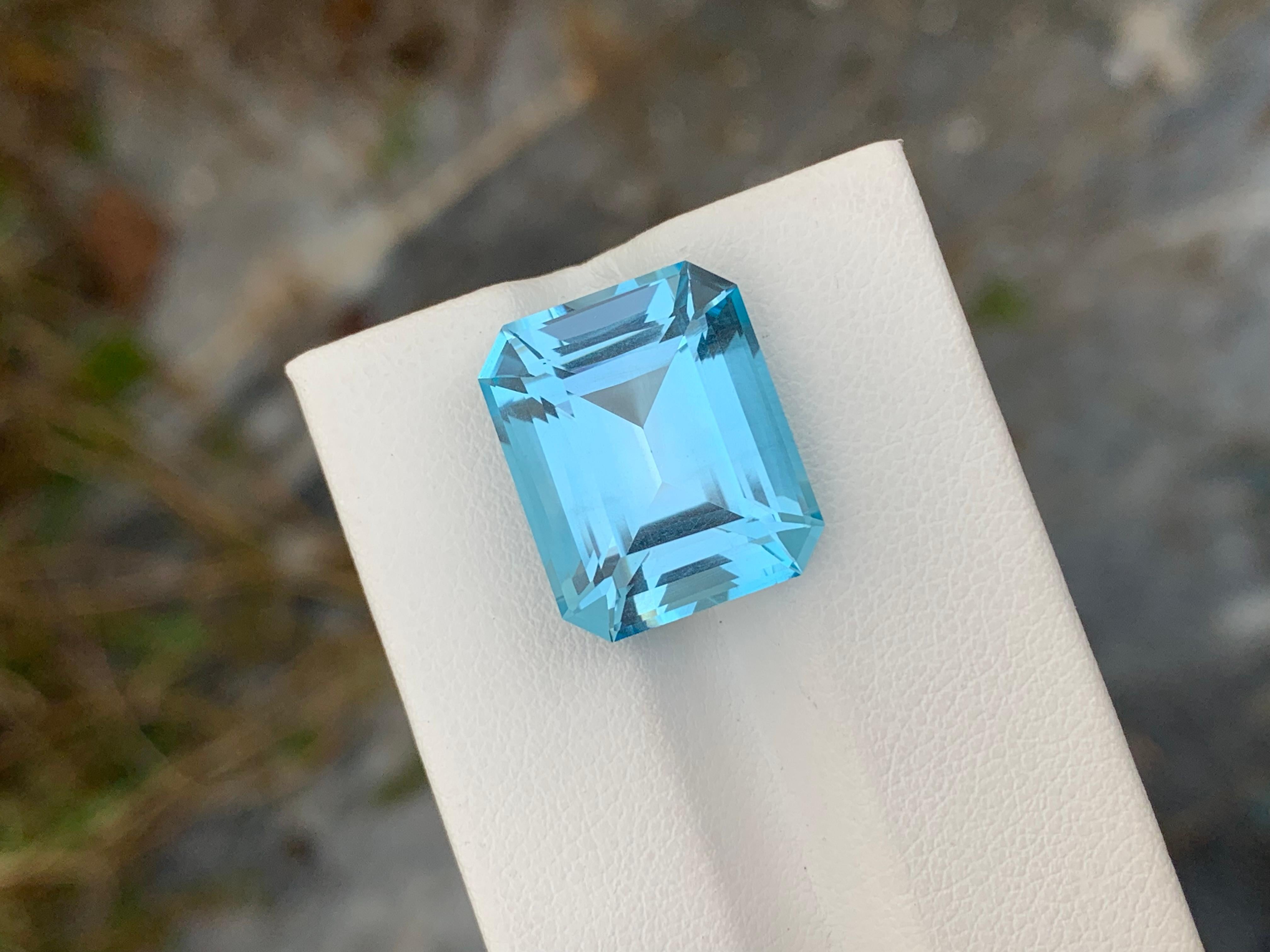 18.80 Carat Gorgeous Blue Topaz Emerald Shape Gem For Necklace  In New Condition For Sale In Peshawar, PK