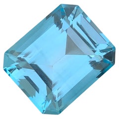 18.80 Carat Gorgeous Blue Topaz Emerald Shape Gem For Necklace 