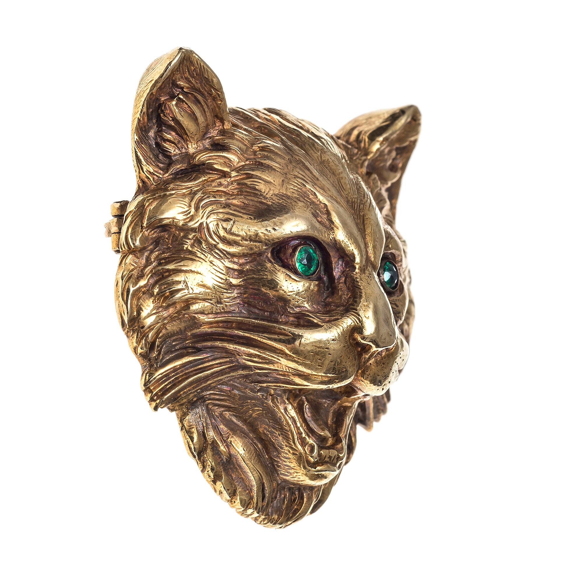 Belle Époque Broche ancienne en or 18 carats « La beauté du chat et la bête » avec yeux d'émeraude, France, 1880 en vente