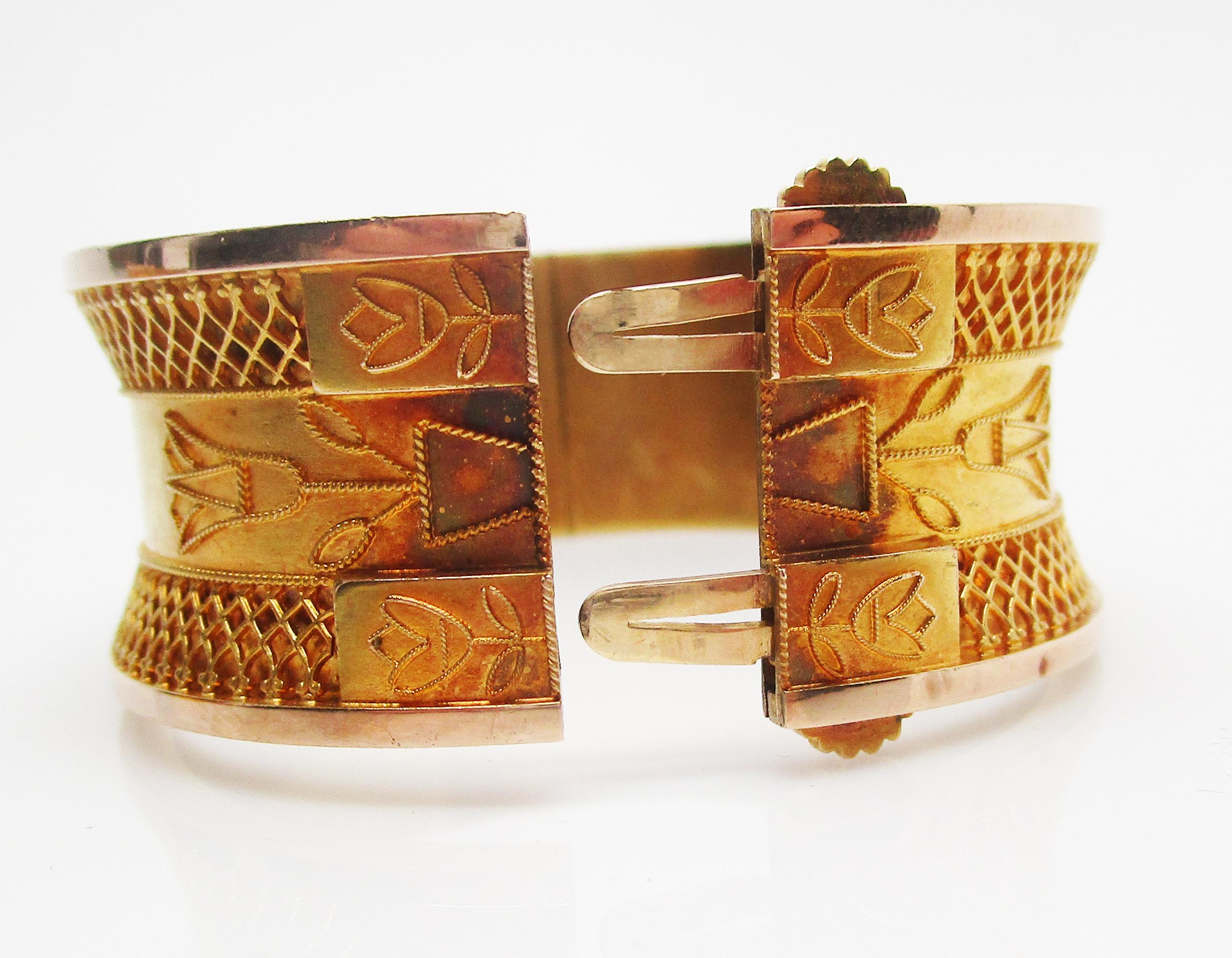 1880 Etruscan 14 Karat Yellow Gold Milgrain Filigree Hinged Bangles In Excellent Condition In Lexington, KY