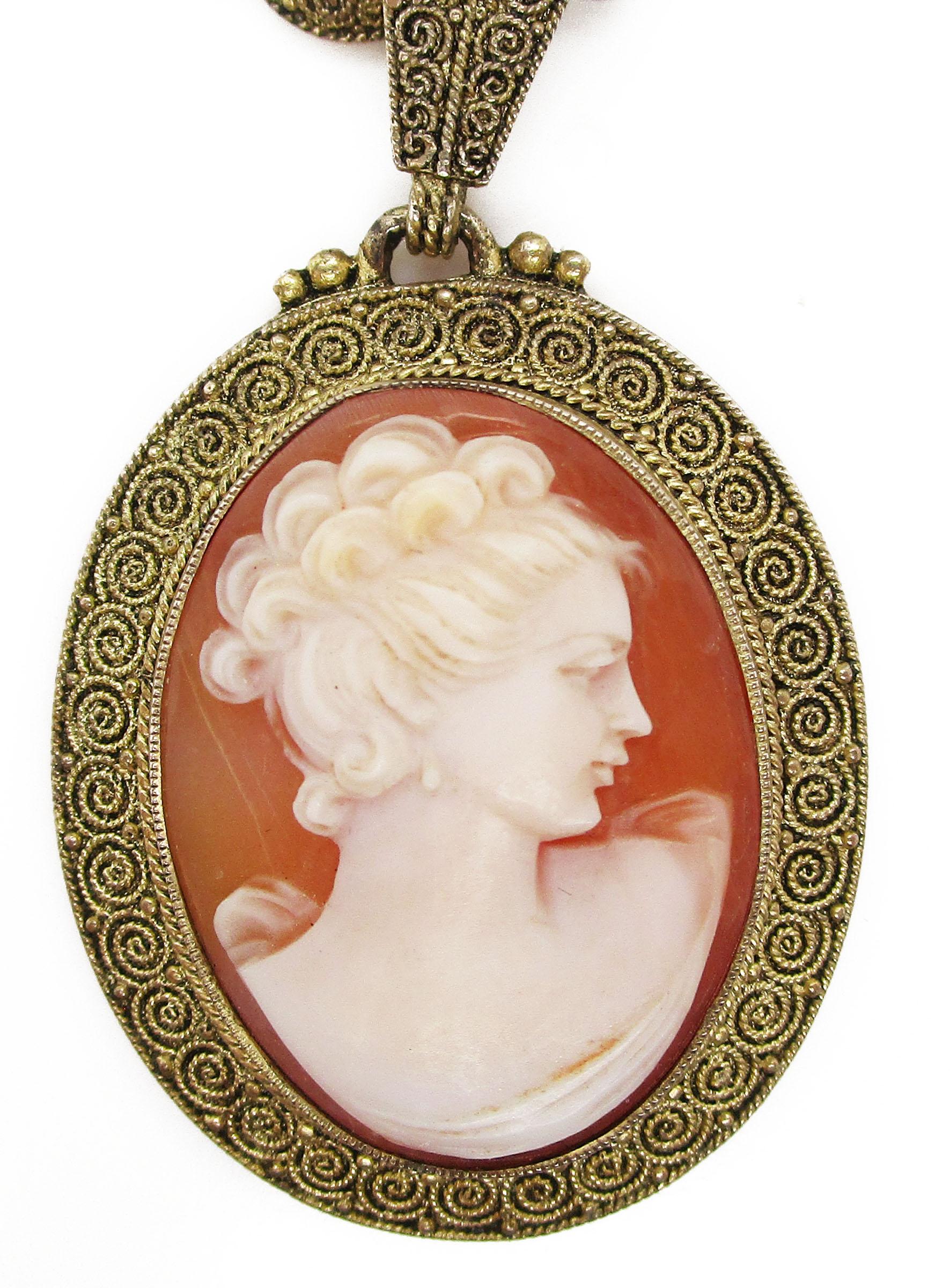 1880 Etruscan Vermeil Theodor Fahrner Shell Cameo Necklace In Excellent Condition For Sale In Lexington, KY