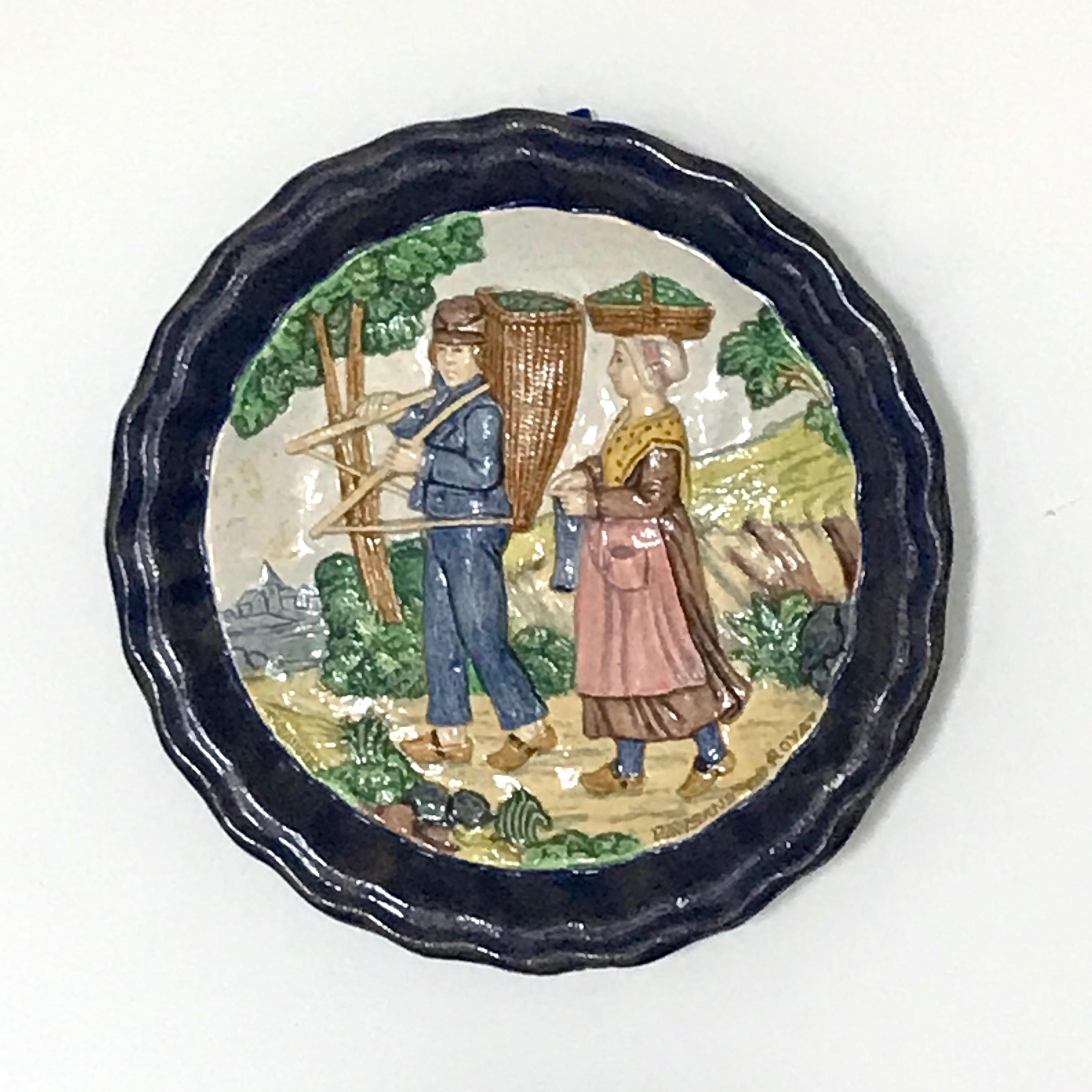 1880 French Country Pair of Navy Blue Edged Folk Art Majolica Decorative Plates For Sale 11