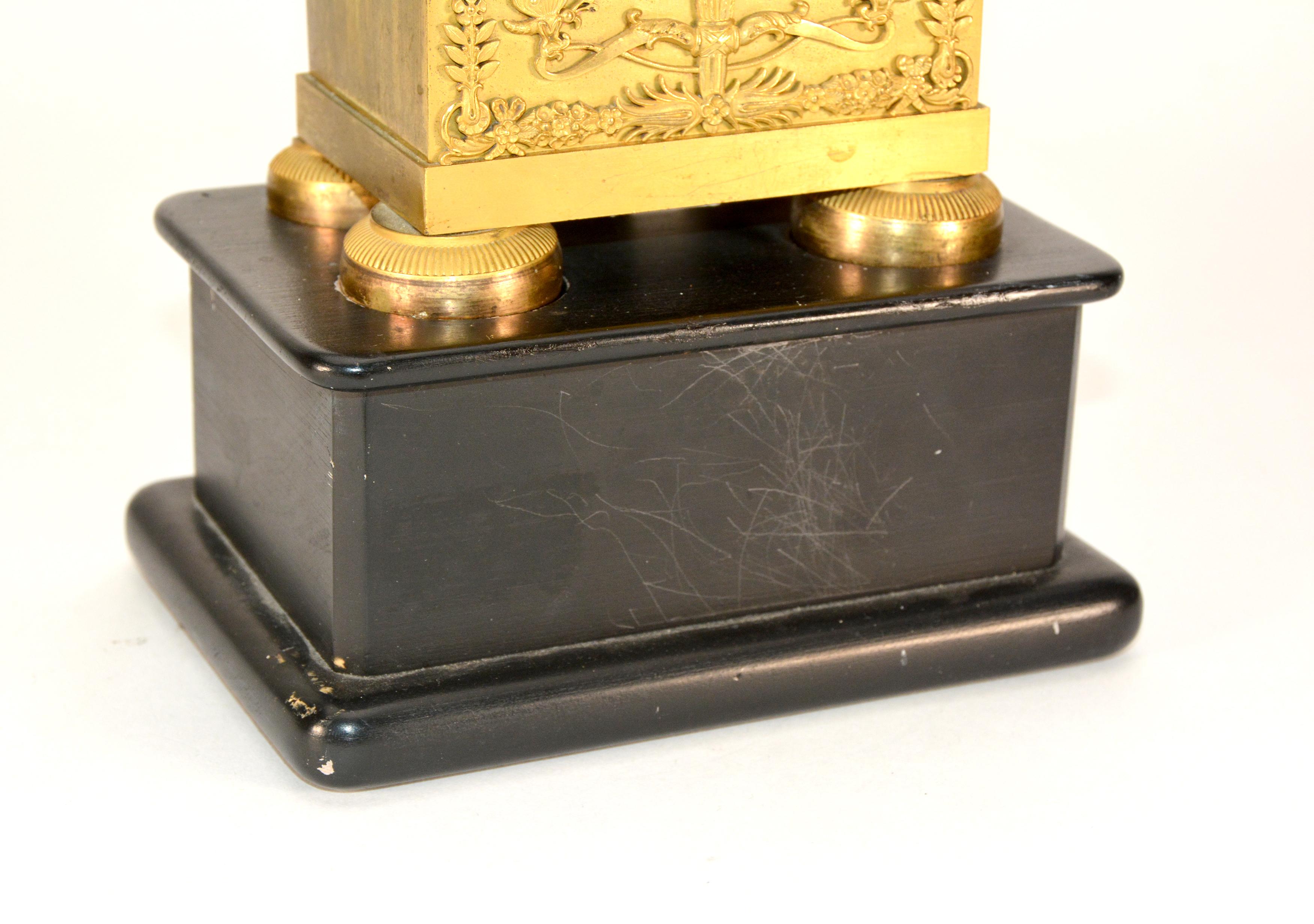 Pendule de cheminée en bronze Empire avec suspension en soie française de 1880 par Angevin A Paris en vente 7