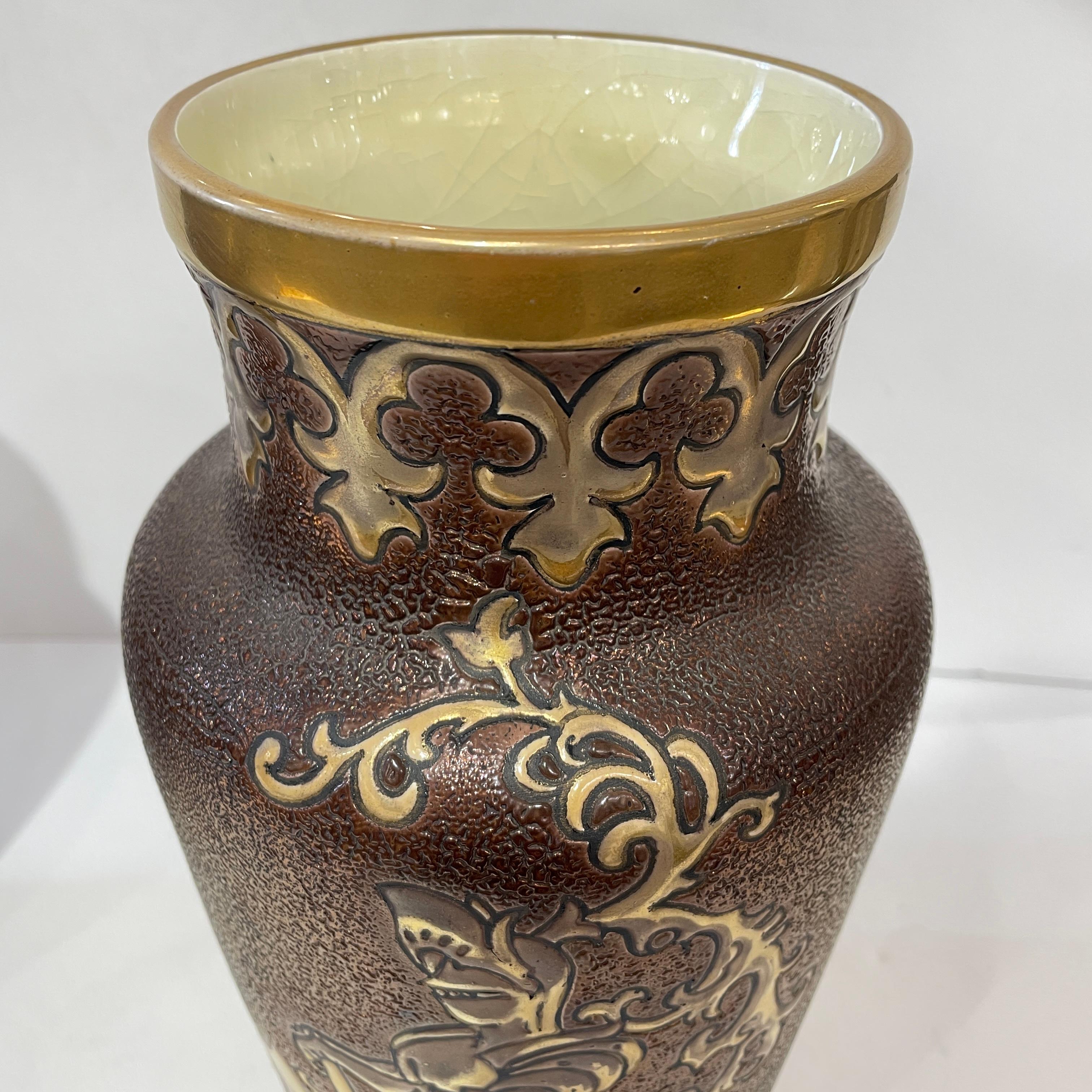 Französische Fayence-Vasen aus Majolika in Gold mit Wappen und Rittern, 1880, Paar im Angebot 6