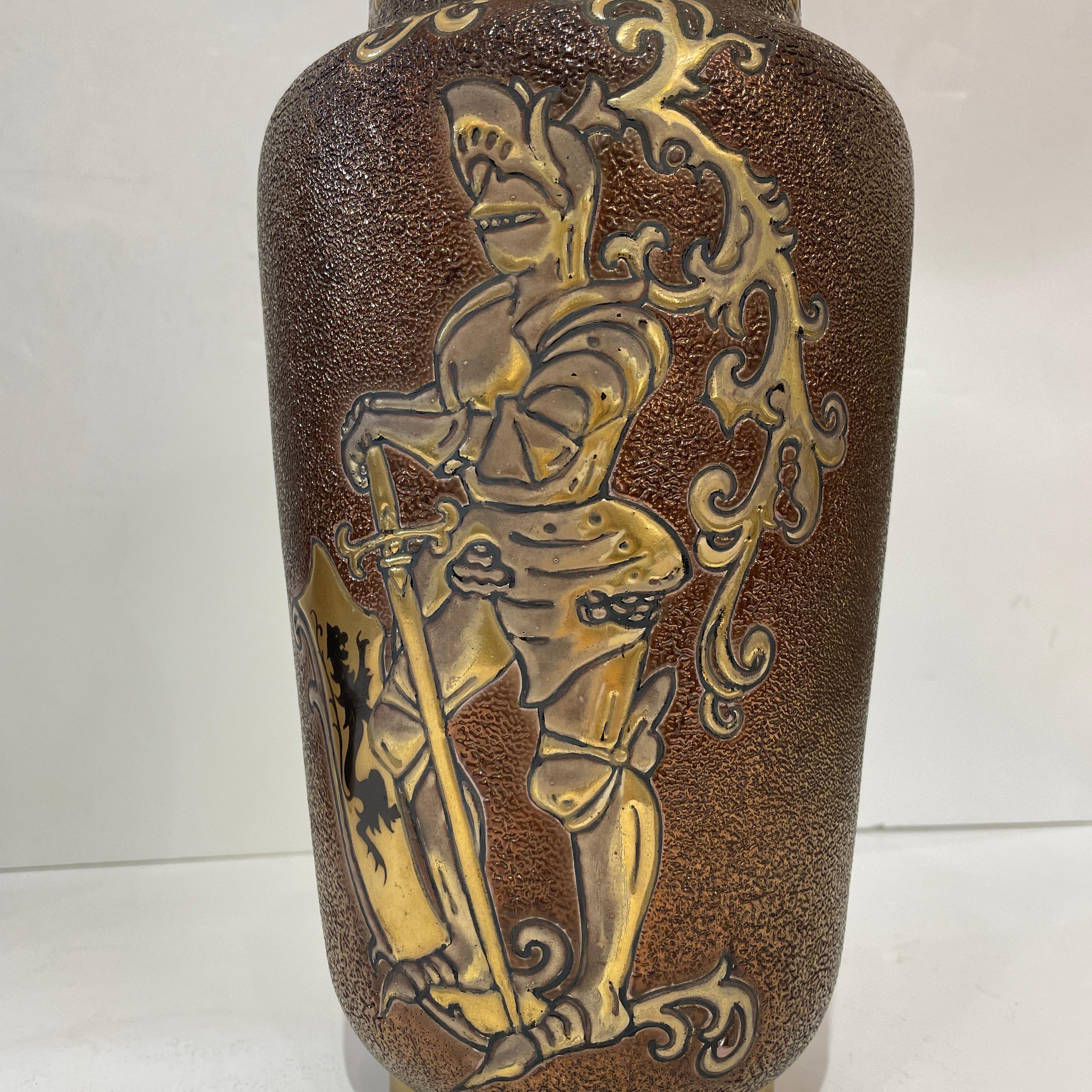 Französische Fayence-Vasen aus Majolika in Gold mit Wappen und Rittern, 1880, Paar im Angebot 7
