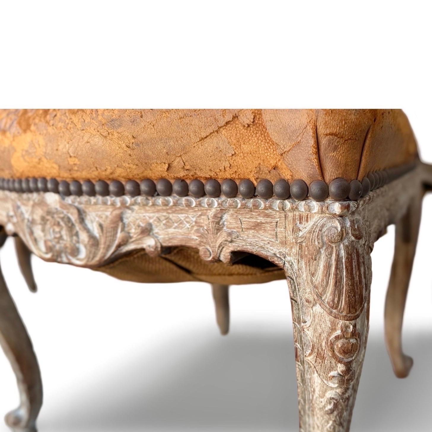 Francese 1880 Set di 8 sedie da pranzo Luigi XV in noce cerato - Francia in vendita