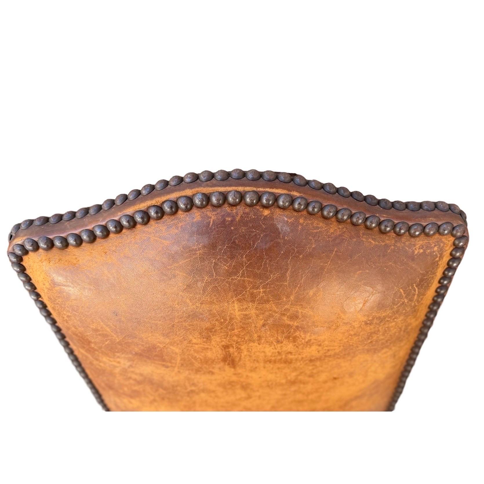 Pelle 1880 Set di 8 sedie da pranzo Luigi XV in noce cerato - Francia in vendita