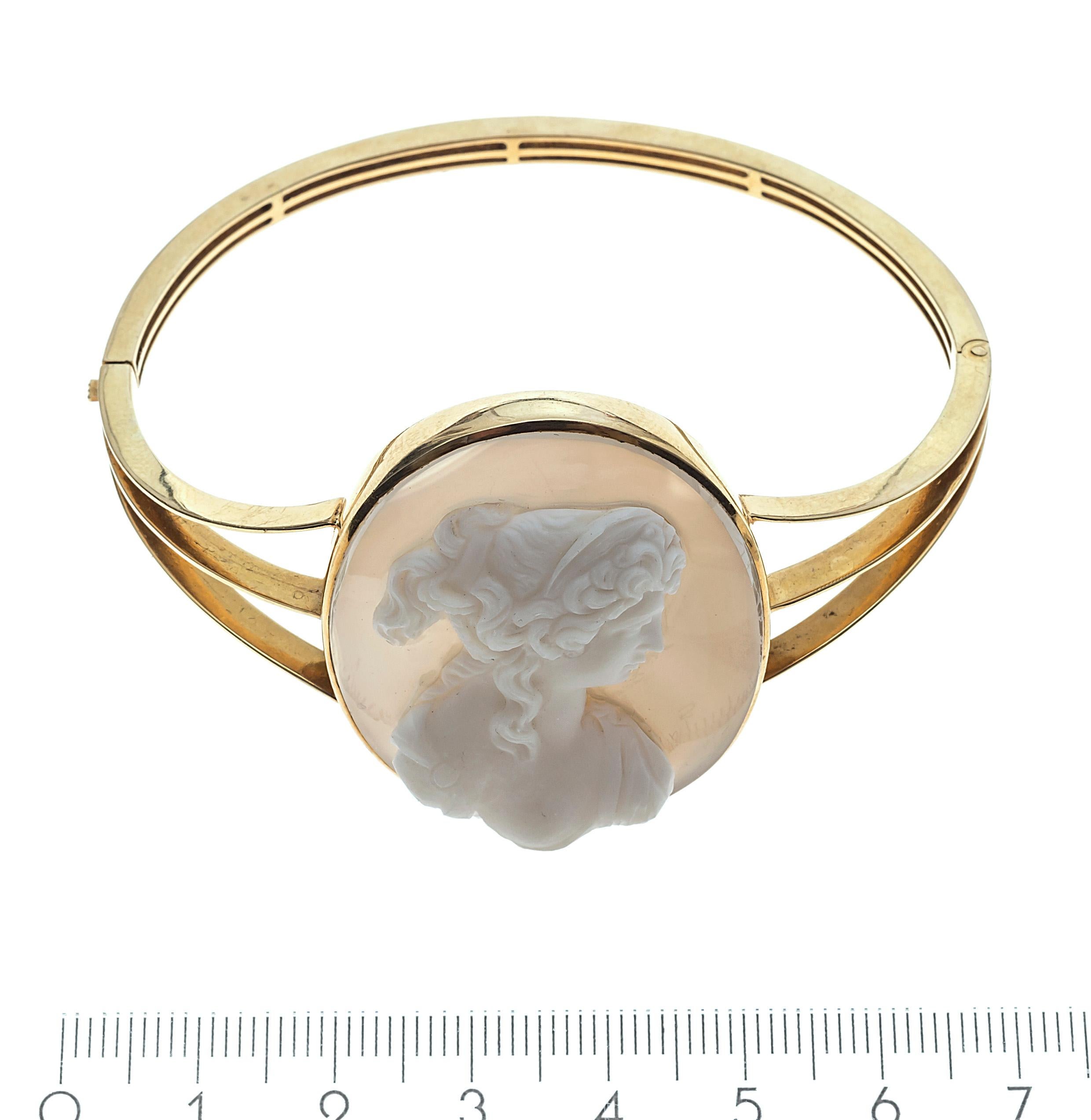 Antike Achat-Kamee-Profilbüste Junge Frau Antique Revival 18 K Gold Armreif im Zustand „Hervorragend“ im Angebot in Munich, Bavaria