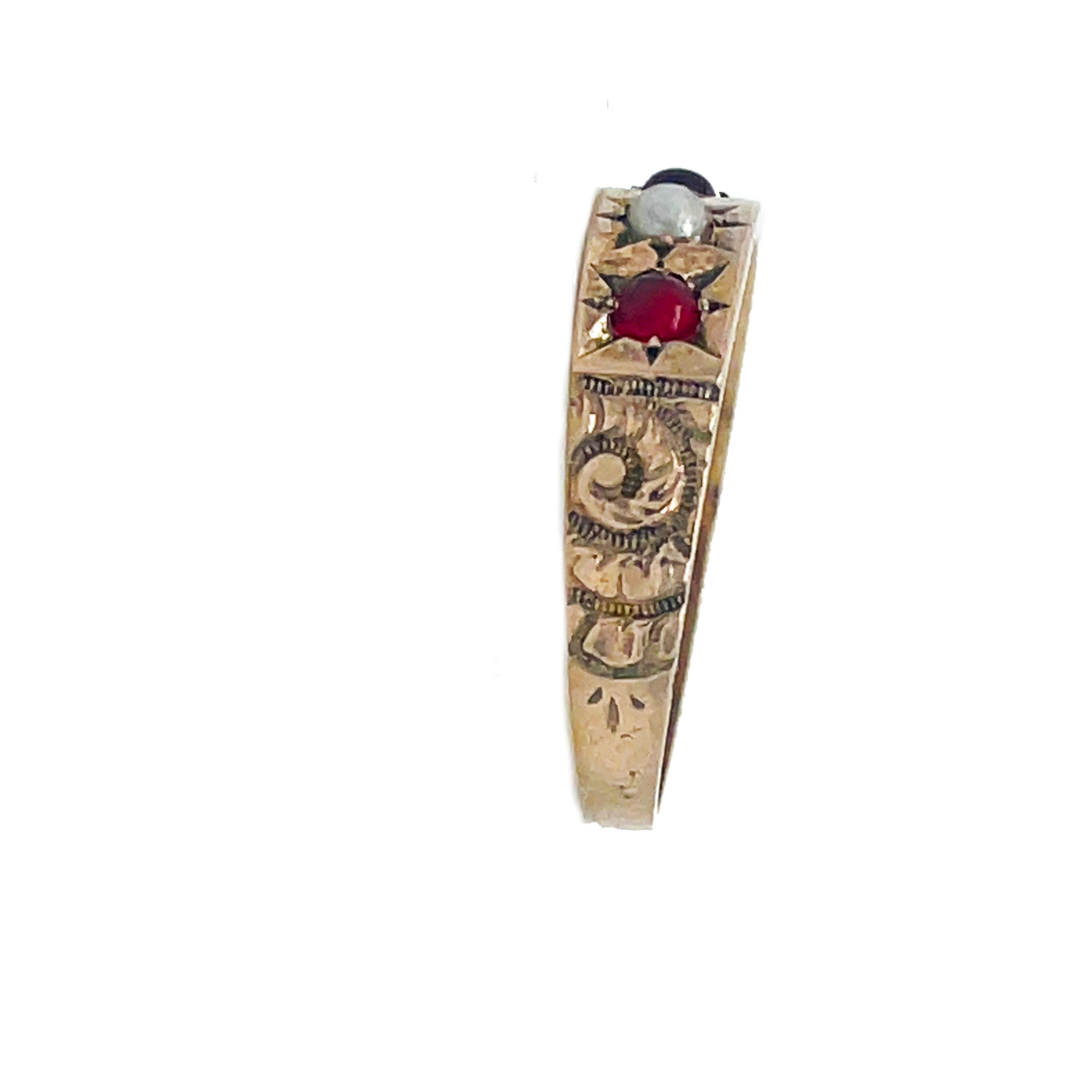 1880 Anillo victoriano grabado a mano con estrella engastada de perlas y rubí sintético en venta 1