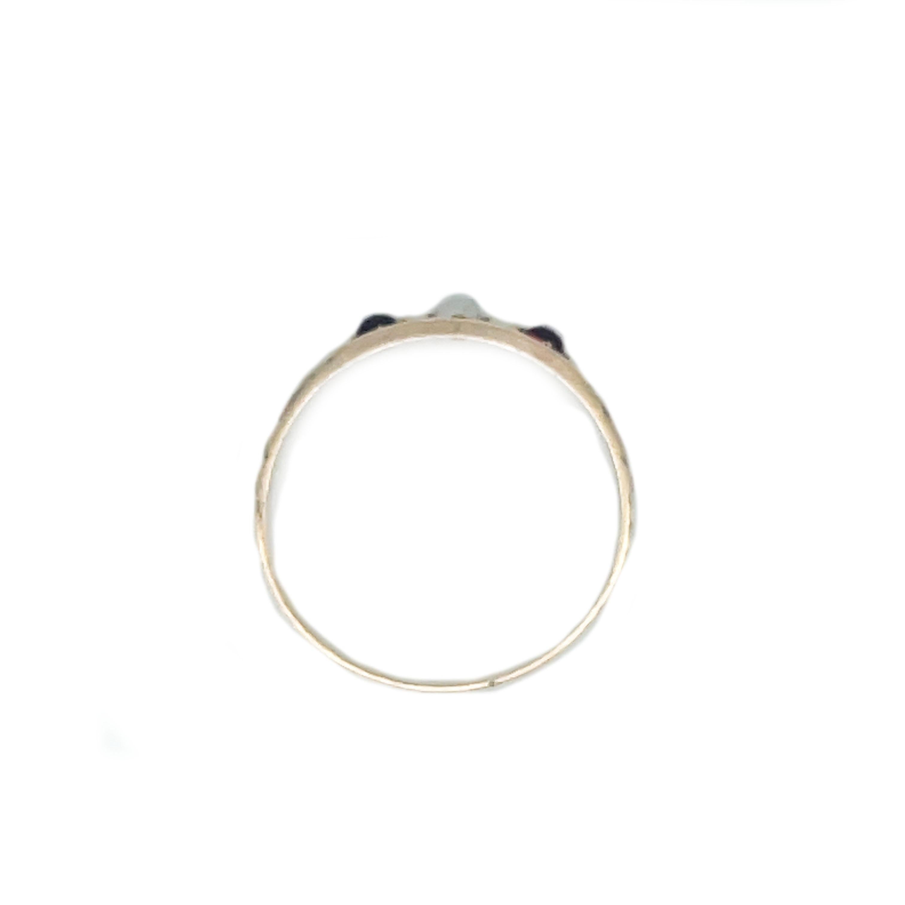 1880 Anillo victoriano grabado a mano con estrella engastada de perlas y rubí sintético en venta 3